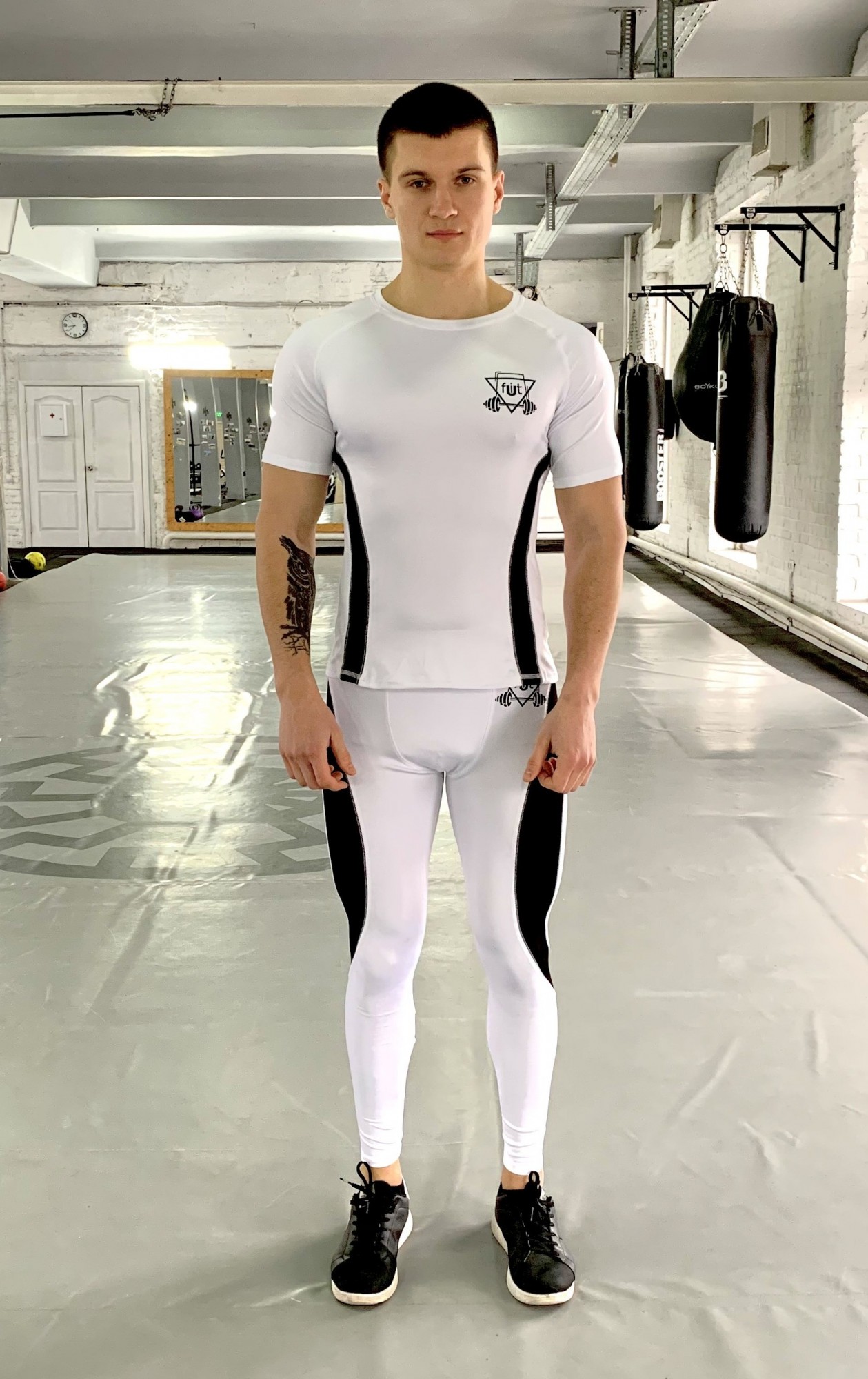 

Спортивный мужской набор (Рашгард тайтсы) Armm B-white 2 0 FitU XL Белый
