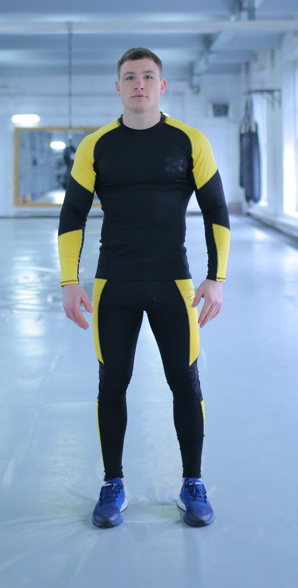 

Компрессионный мужской рашгард Force yellow FitU XL Черный
