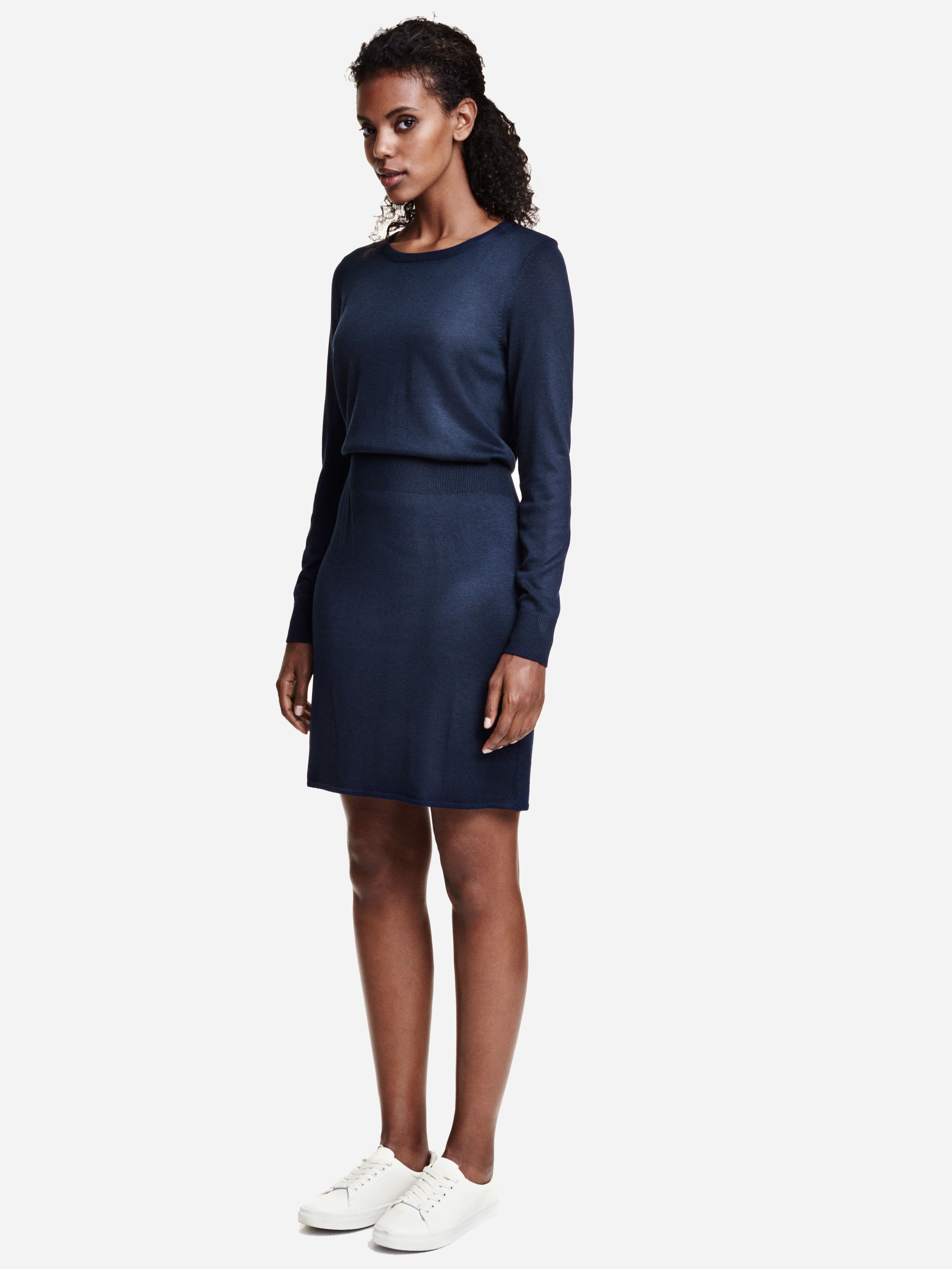 

Платье H&M 2409752-z L Темно-синее