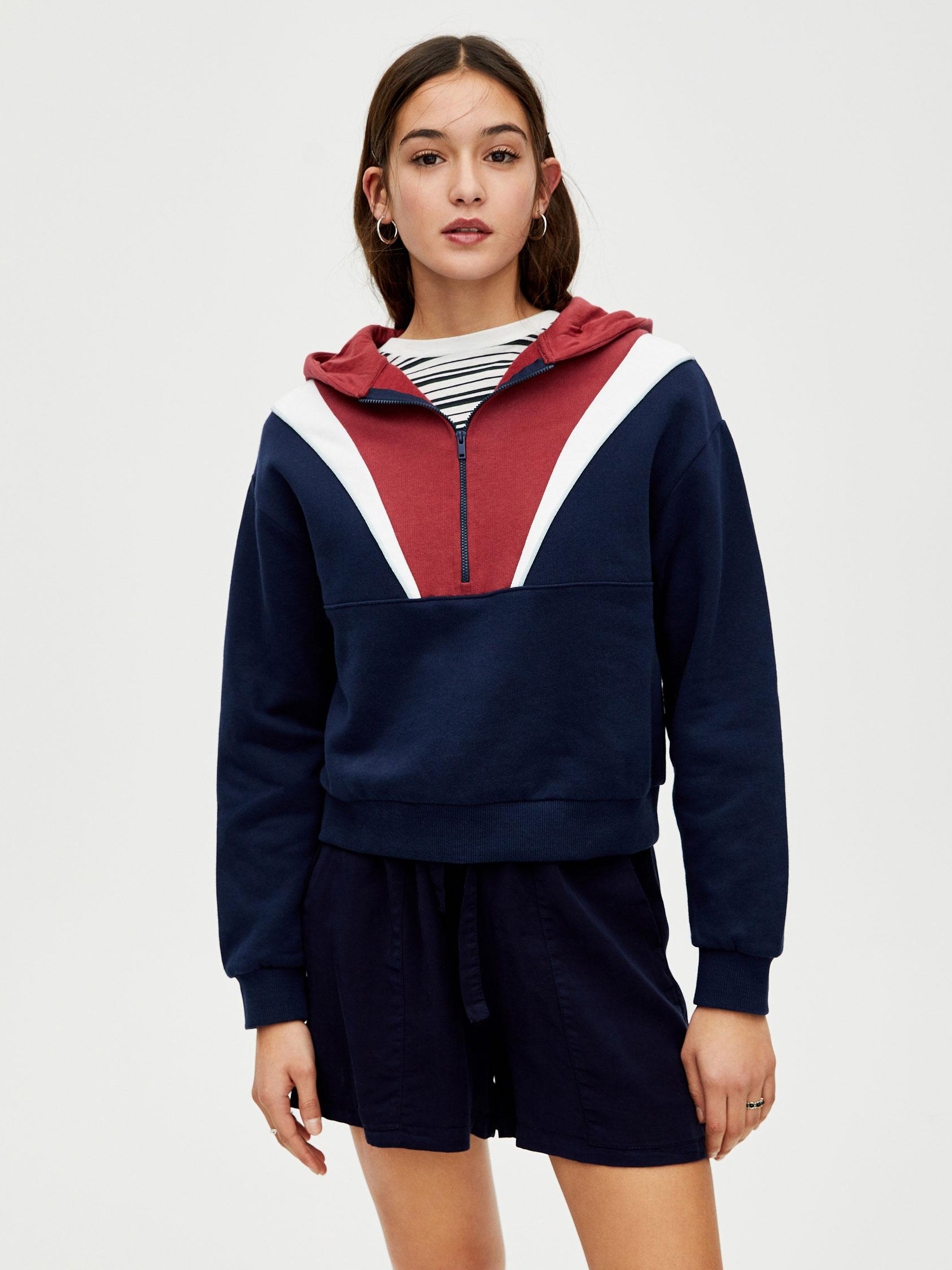 

Худи Pull & Bear 5590-357-401-AEIB XS Темно-синее с бордовым и белым