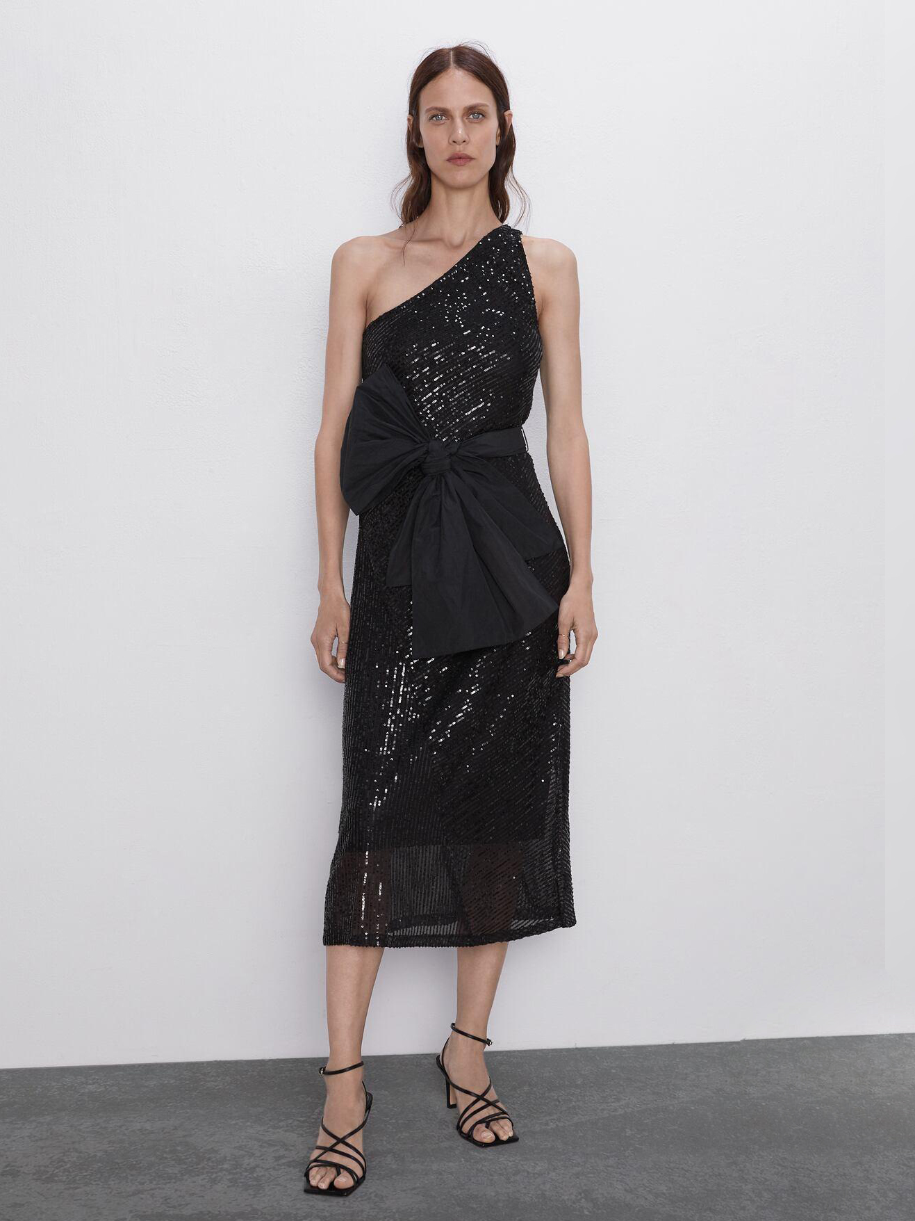 

Платье Zara 1198-455-800 S Черное с серебристым