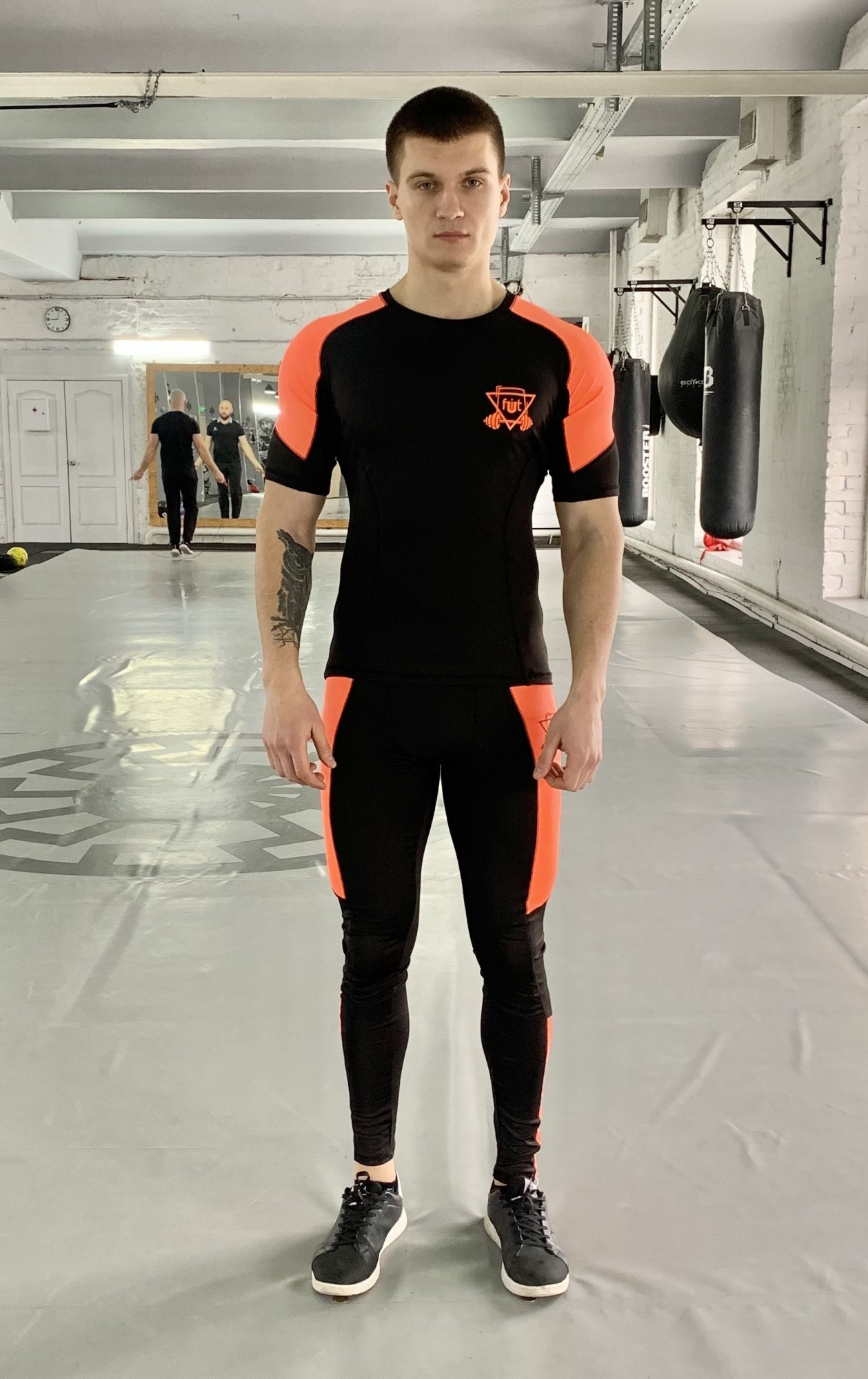 

Спортивный мужской набор (Рашгард тайтсы) Force-sh orange 2 0 FitU S Черный