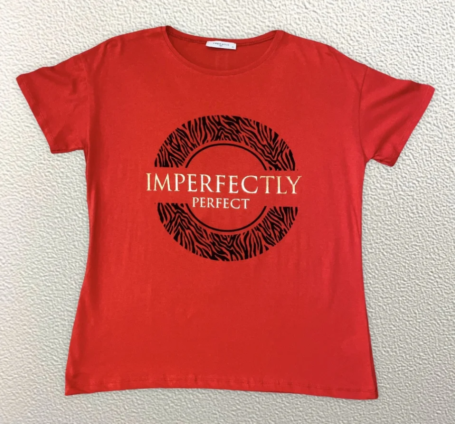 

Жіноча Футболка HAZARD Imperfectly perfect червона Батал 21690 (54р.)
