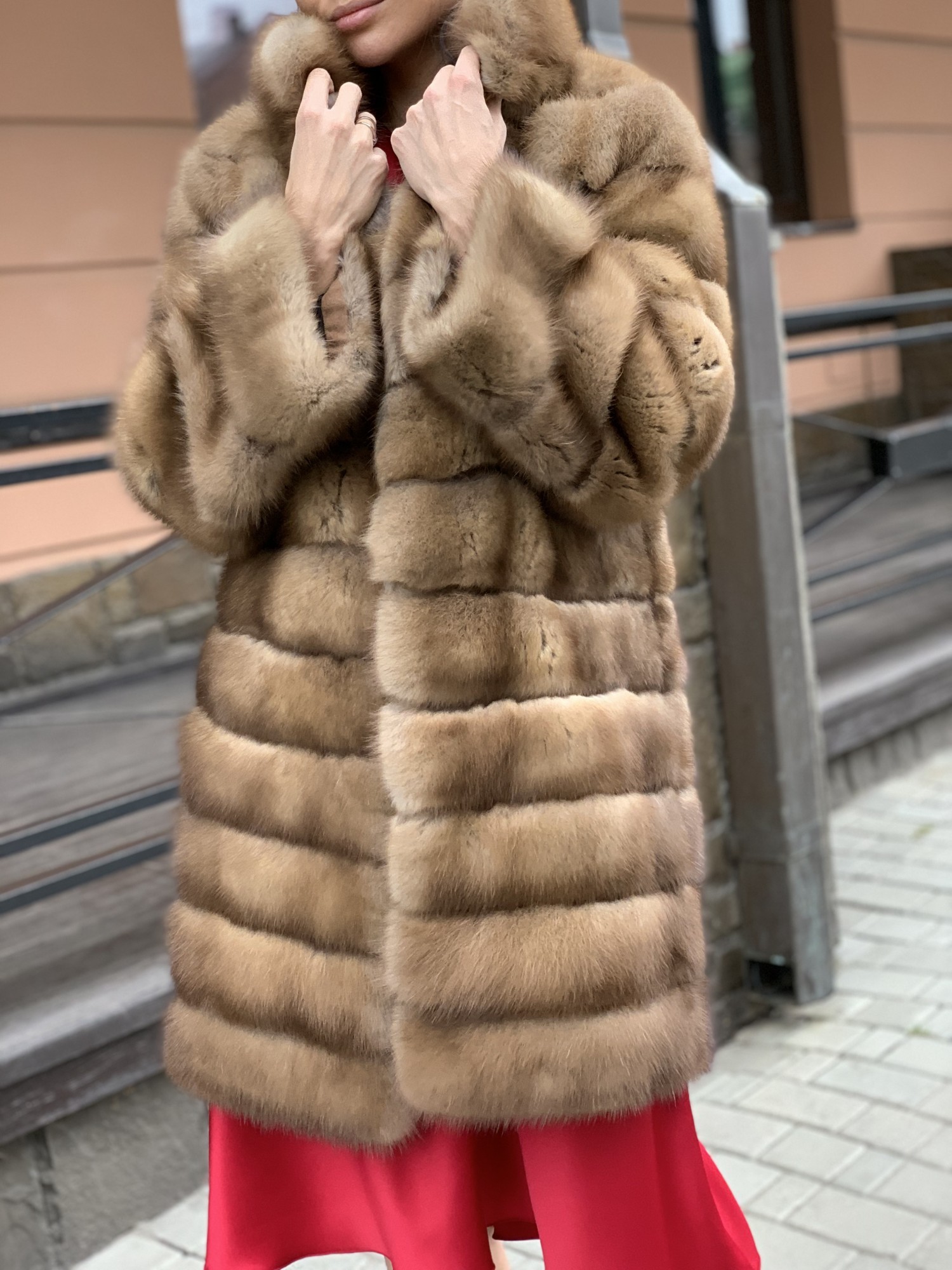 

Шуба OXY из меха куницы S-M-L 85-90 см Светло-бежевая