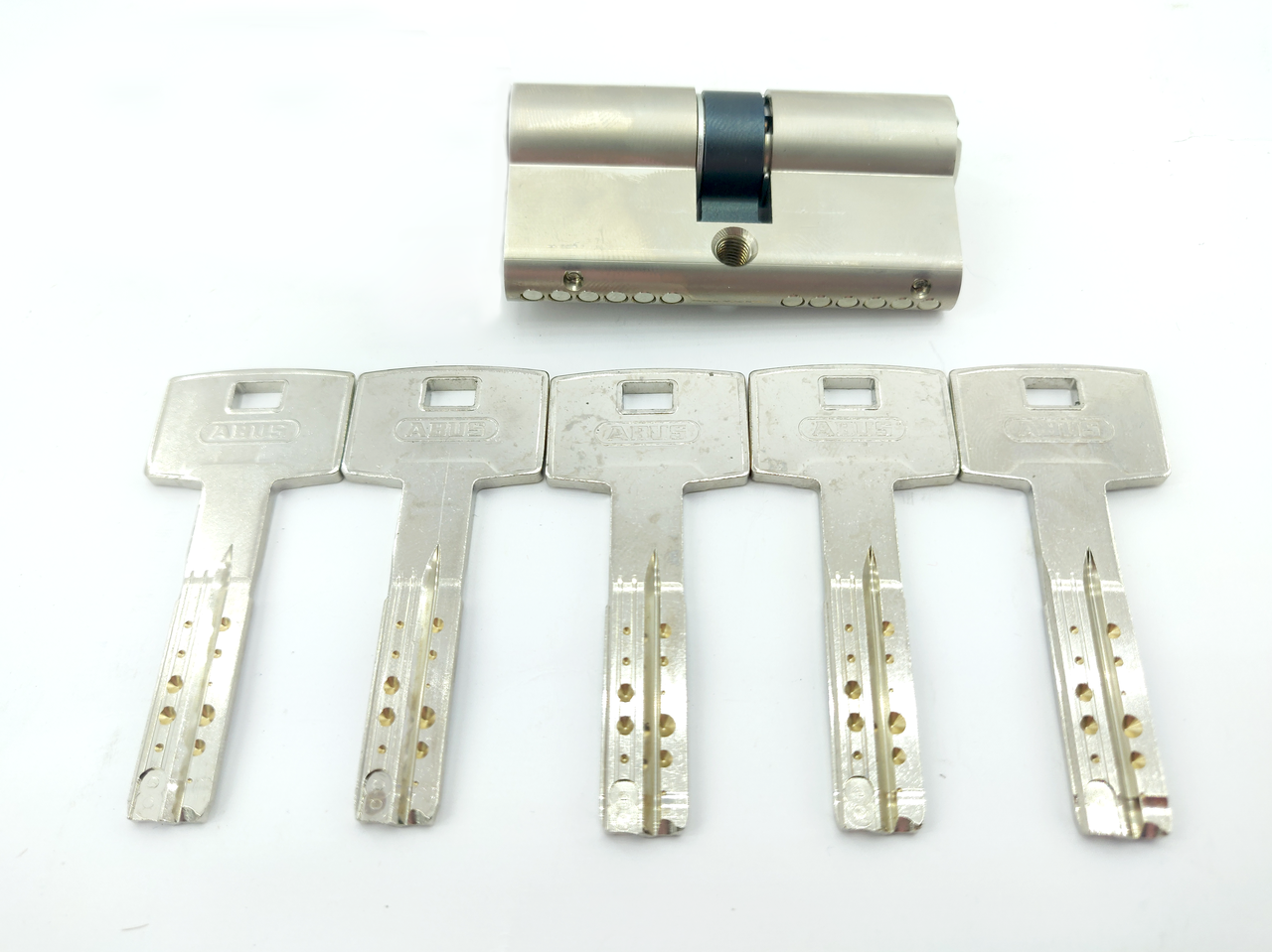 

Цилиндр Abus Compact M12R 80 мм (45х35) ключ/ключ