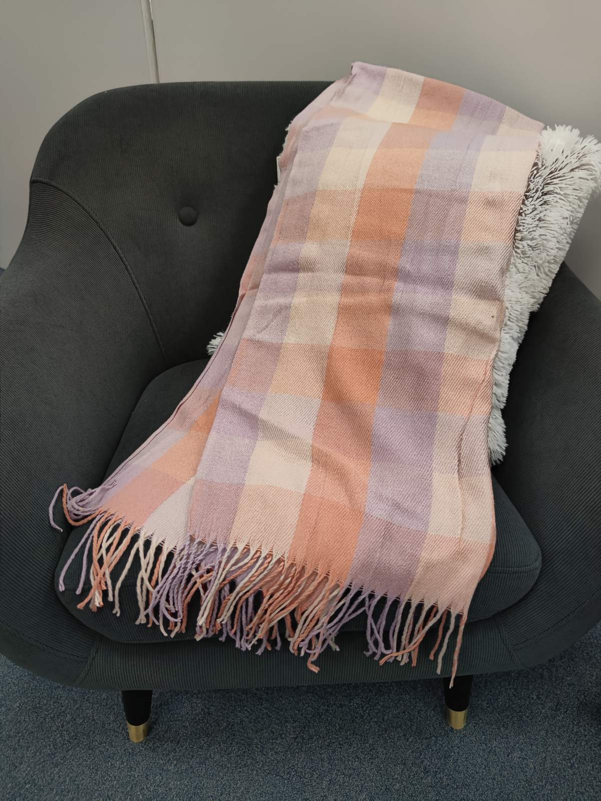 

Теплый женский кашемировый шарф в клетку Checkered B1744