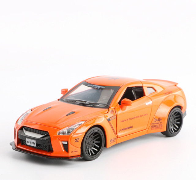 

Машина металлическая Nissan GTR 7862 со звуковыми эффектами (Orange)
