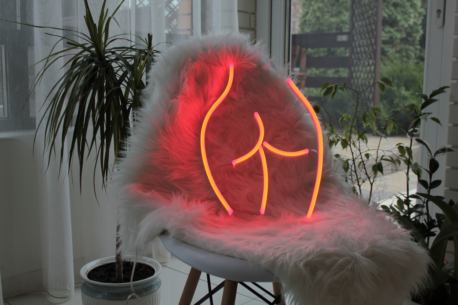 

Неоновый светильник Neon Lightning «Силуэт» Желтый