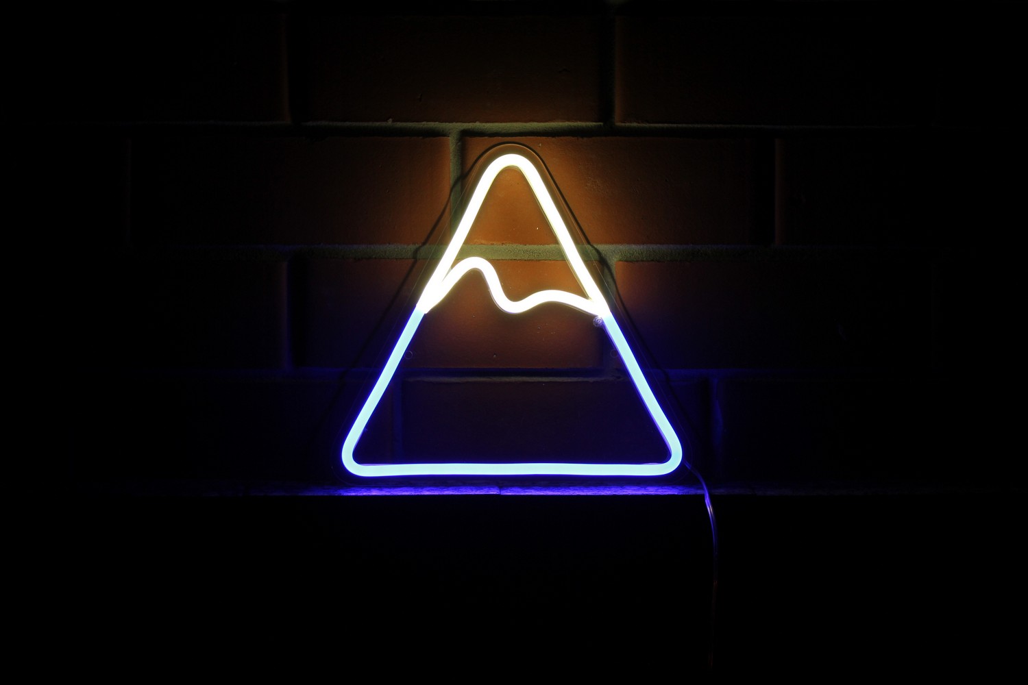 

Неоновый светильник Neon Lightning «Гора» Белый