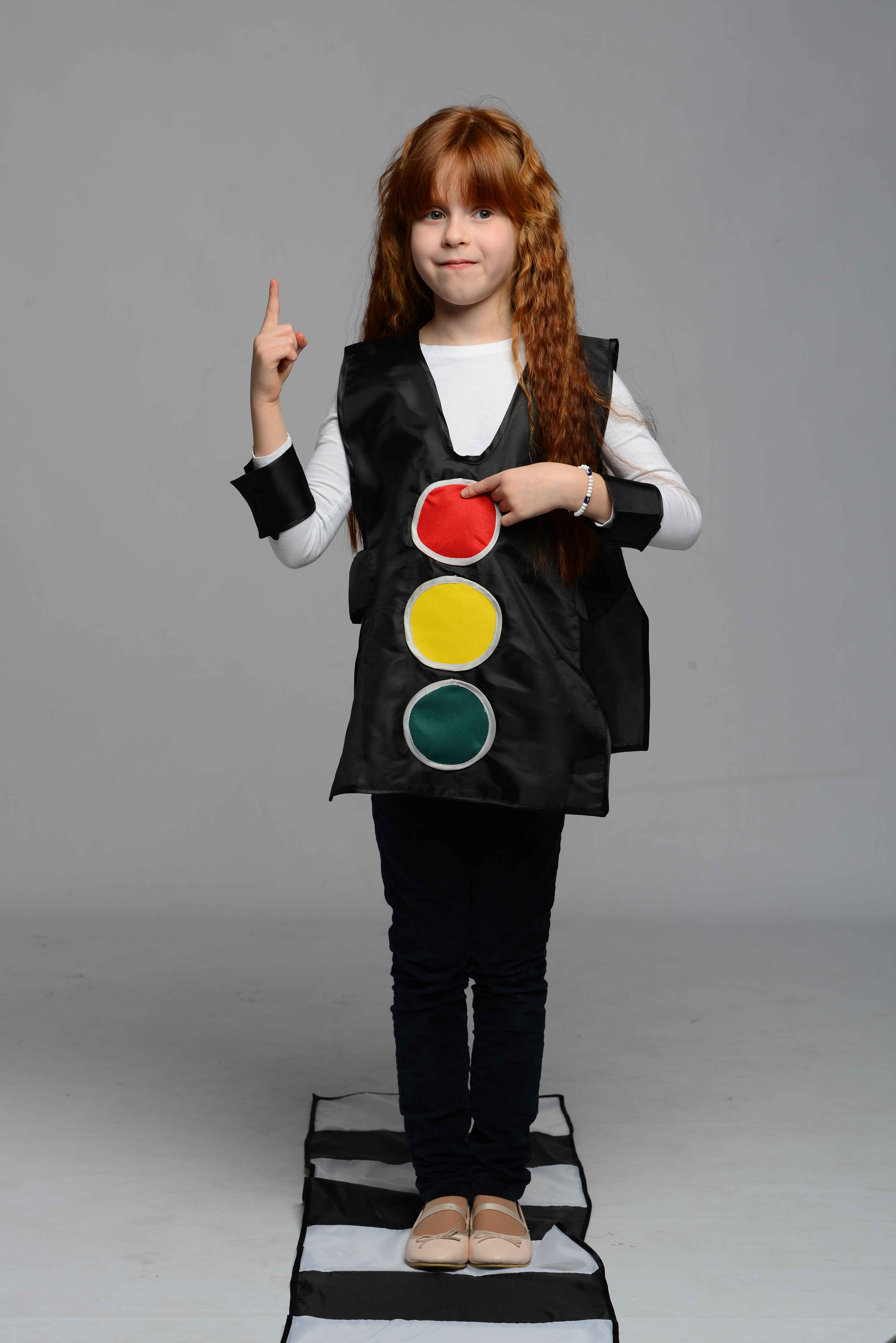 

Костюм игровой Светофор и пешеходный переход черный с белым жилет и коврик унисекс 5-9 лет