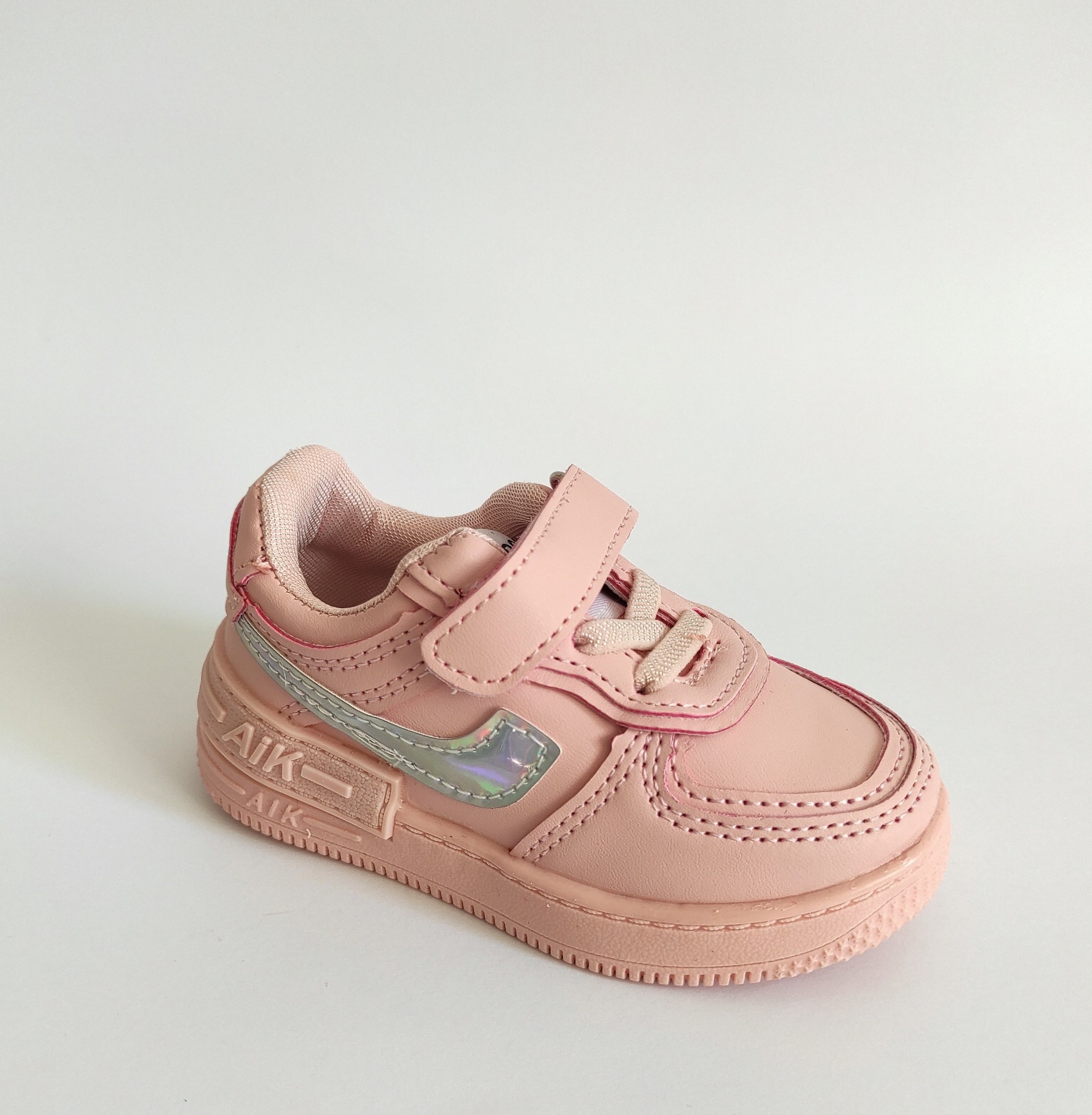 

Кроссовки для девочек BBT kids розовые с серебристой вставкой 21р. (13,9 см.)