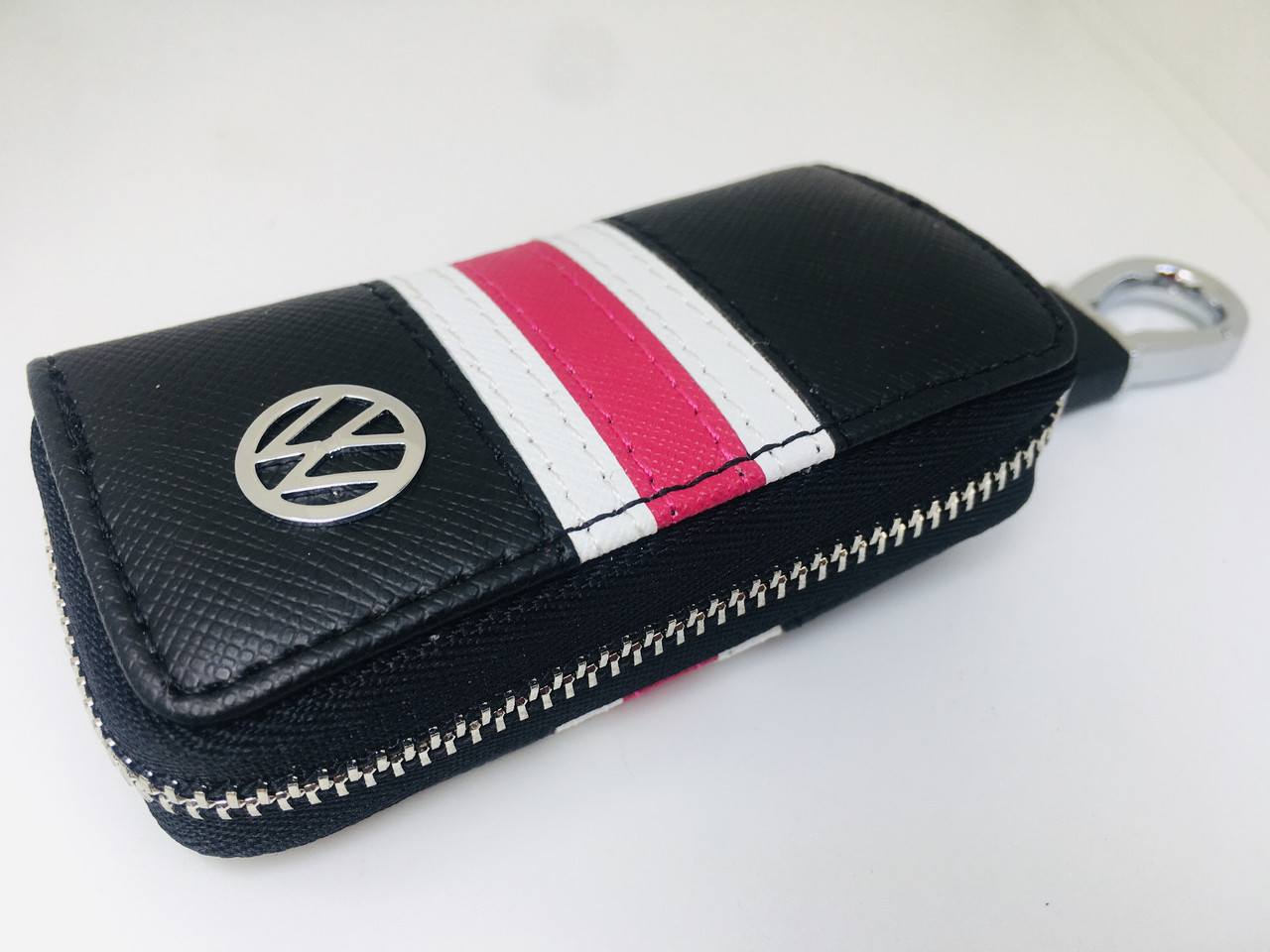 

Ключница для авто KeyHolder Prestige Car VOLKSWAGEN Черно-белая с красным