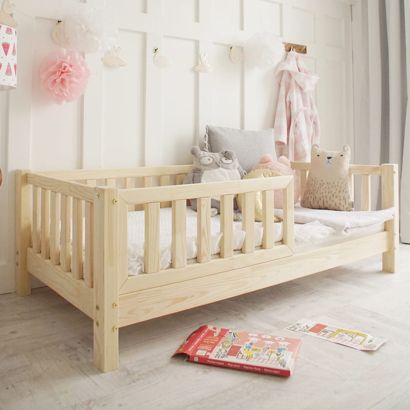 

Детская кроватка Classic-1 усиленная лакированная с бортиками Tekstura 160х80 натуральное дерево