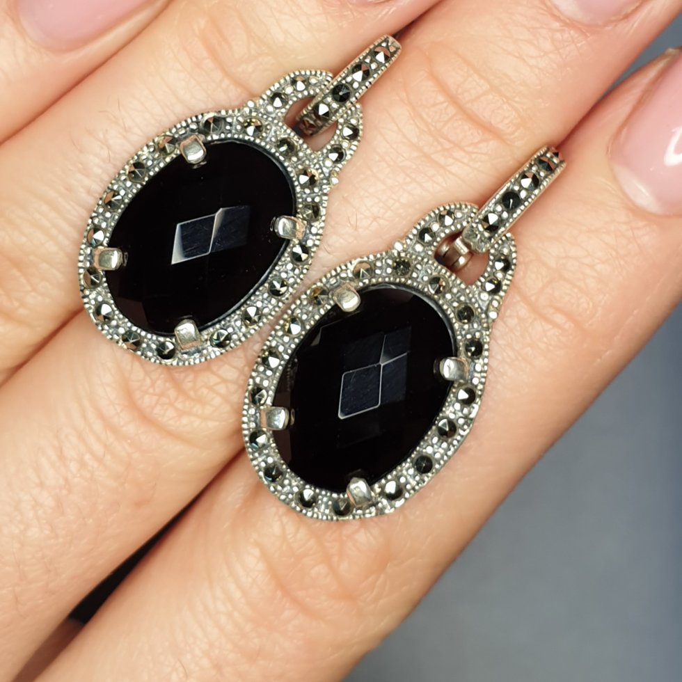 

Сережки серебряные с гранатом 8,3 г