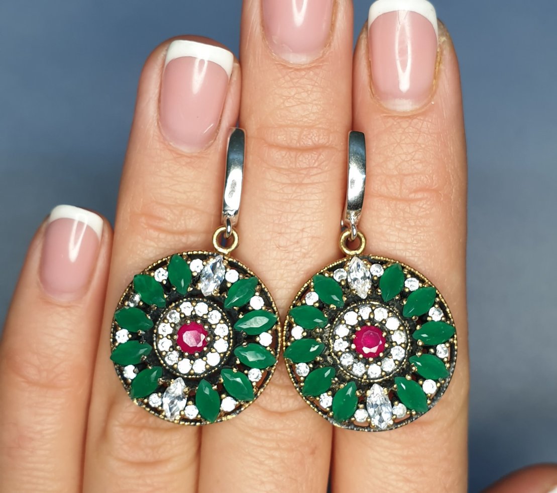 

Сережки серебряные с изумрудом и рубином 15,14 г