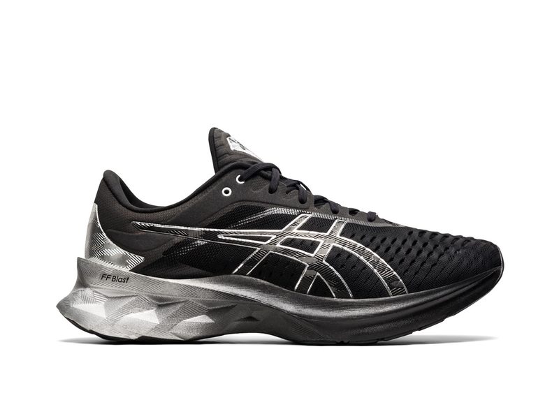 

Мужские кроссовки для бега Asics NOVABLAST PLATINUM 1011B157 001 BLACK/PURE SILVER 2021 42,5 (EU), 27 (CM), 9 (US)