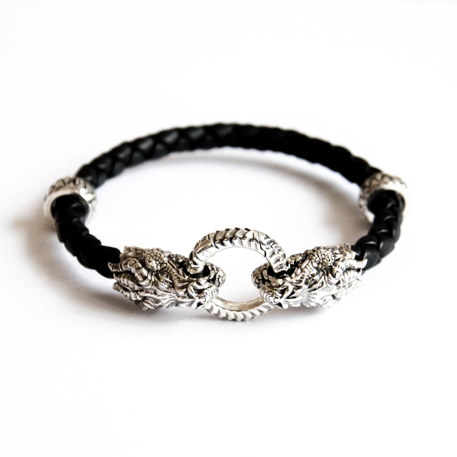 

Браслет TOTEM Adventure Jewelry Дракон из серебра и плетеной кожи 23 см (0023-2-5)
