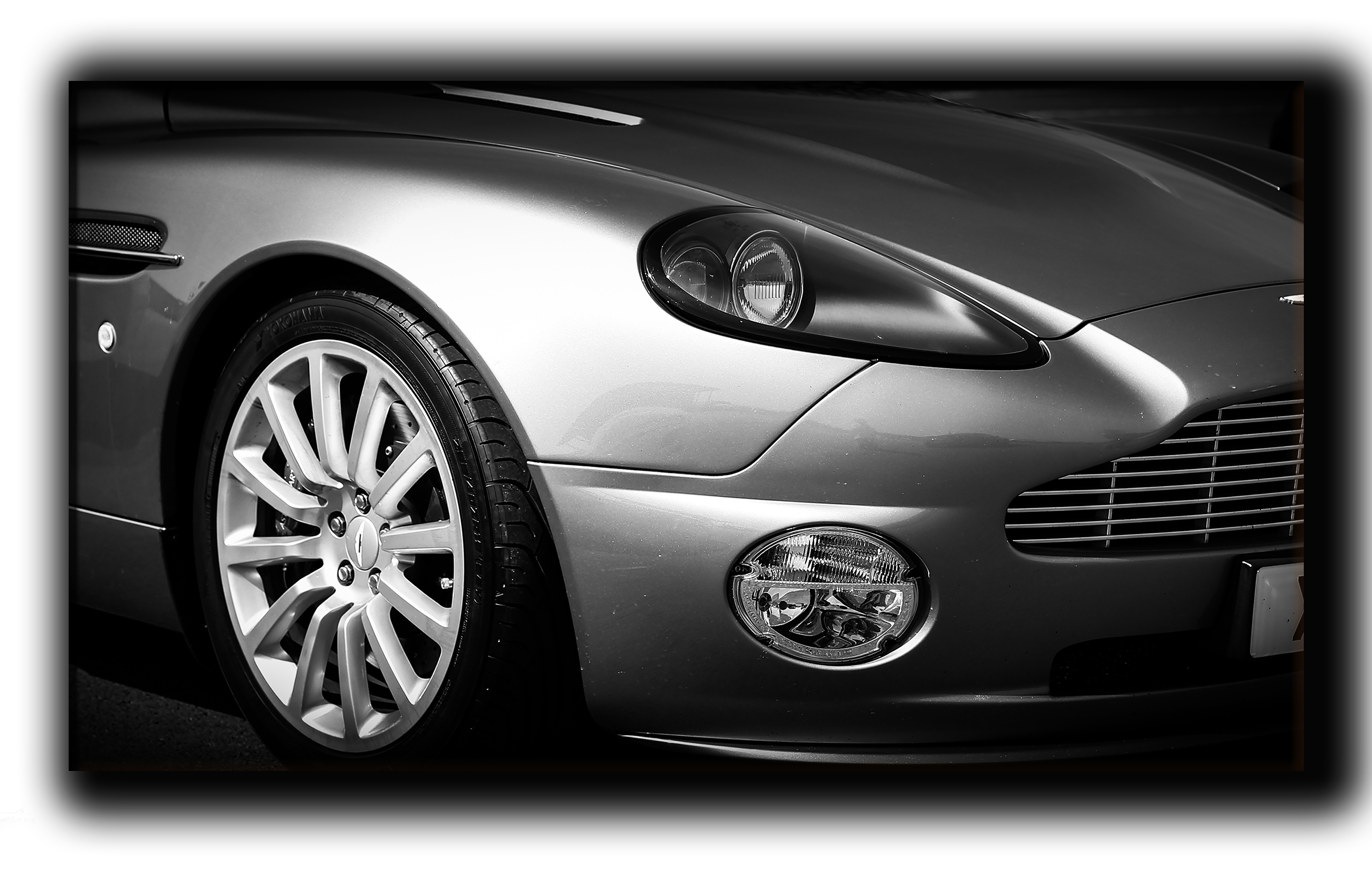 

картина на холсте Спортивное авто Aston Martin гранд туризмо Hotel Arizona HD 59 см x 102 см