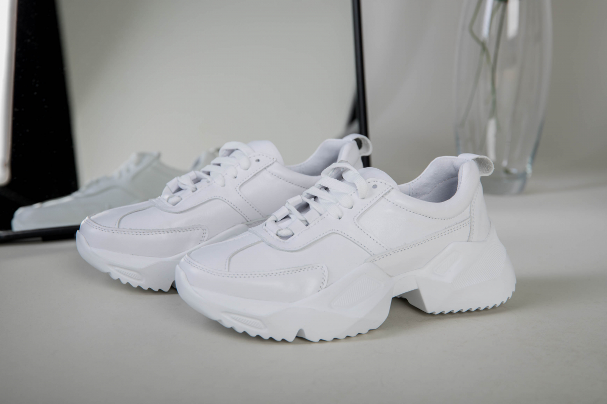 

Снікери з натуральної шкіри білого кольору на білій підошві LuxuryShoes 7358-1/40 (26 см) Україна