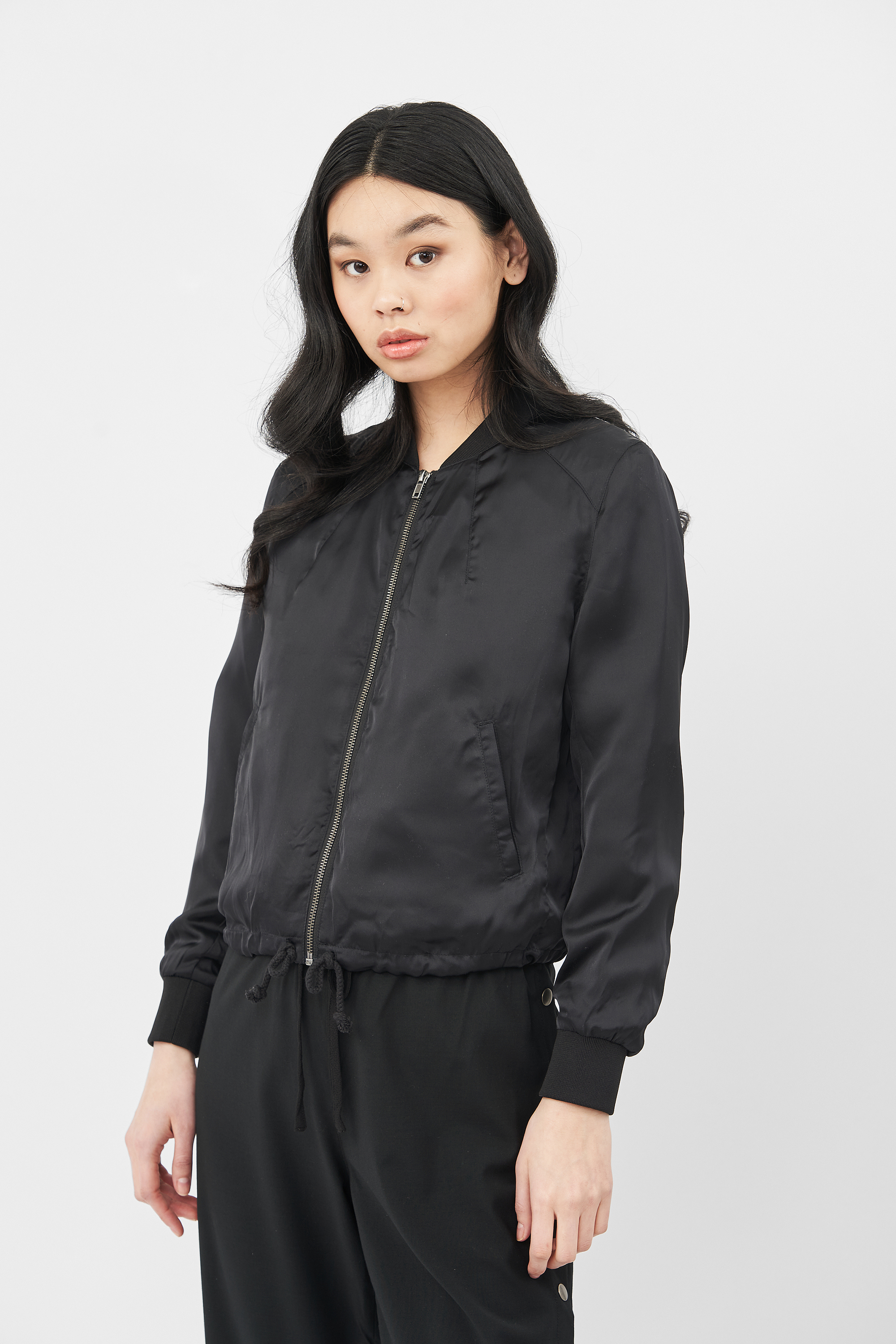 

Бомбер H&M KK0321659 38 Черный