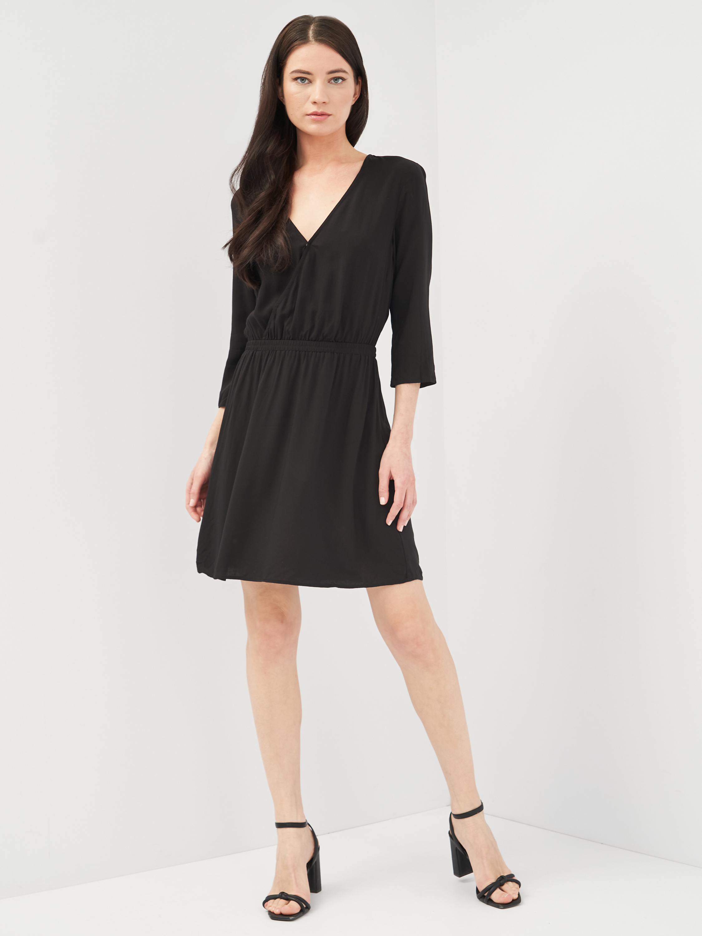 

Платье H&M KK0313599 38 Черное