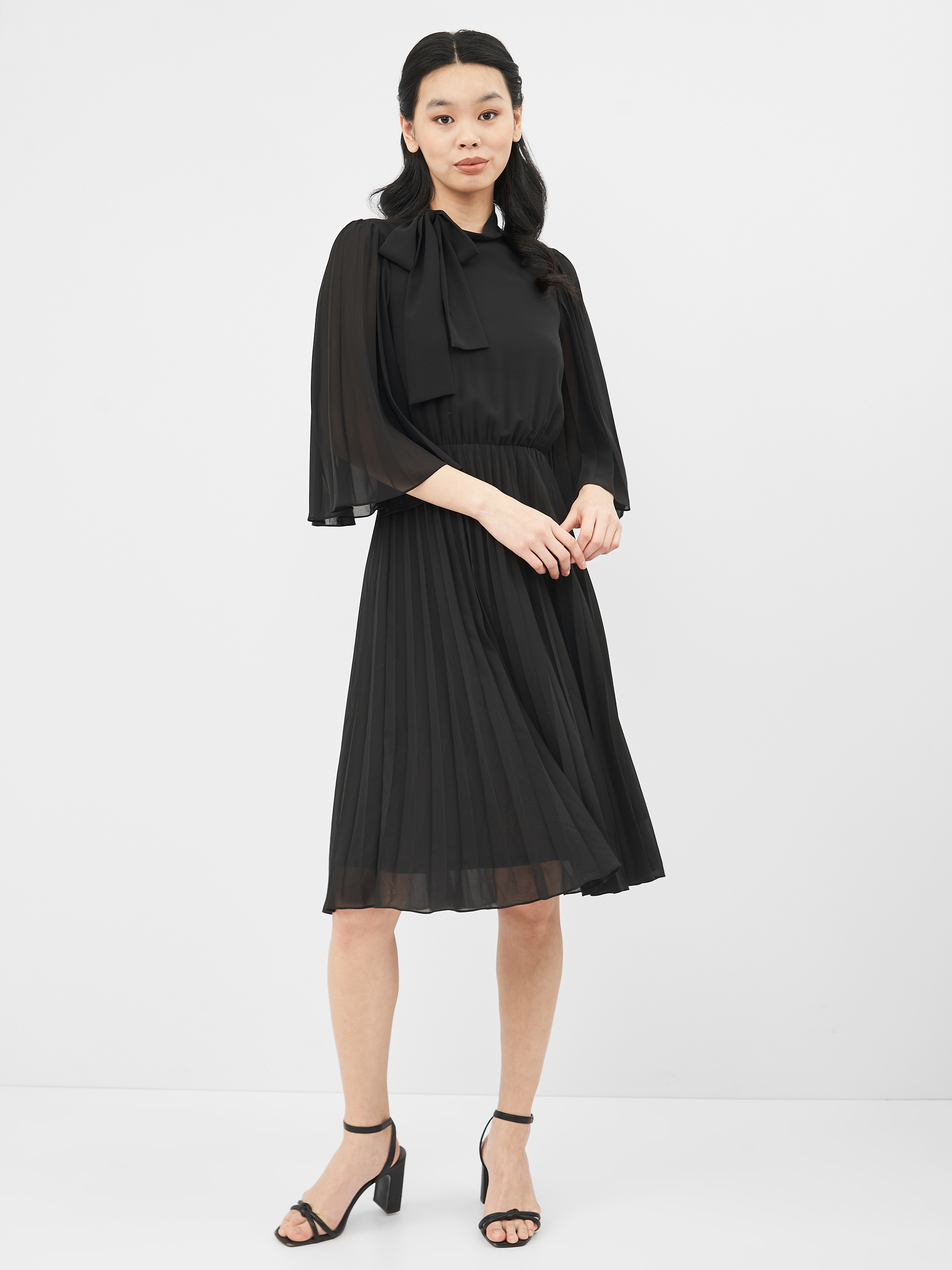 

Платье H&M KK0322549 34 Черное