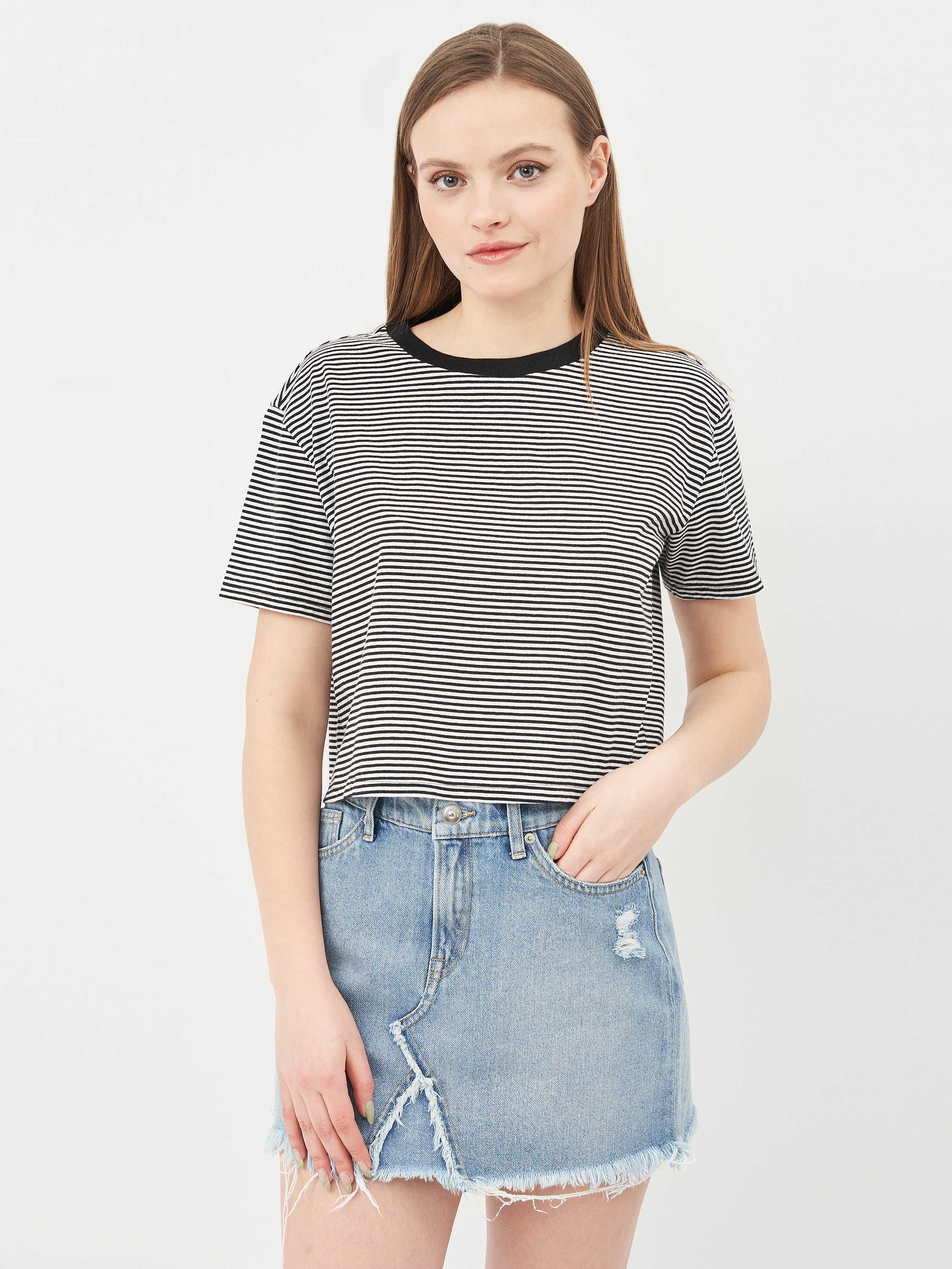 

Футболка H&M KK0321569 S Черная с белым