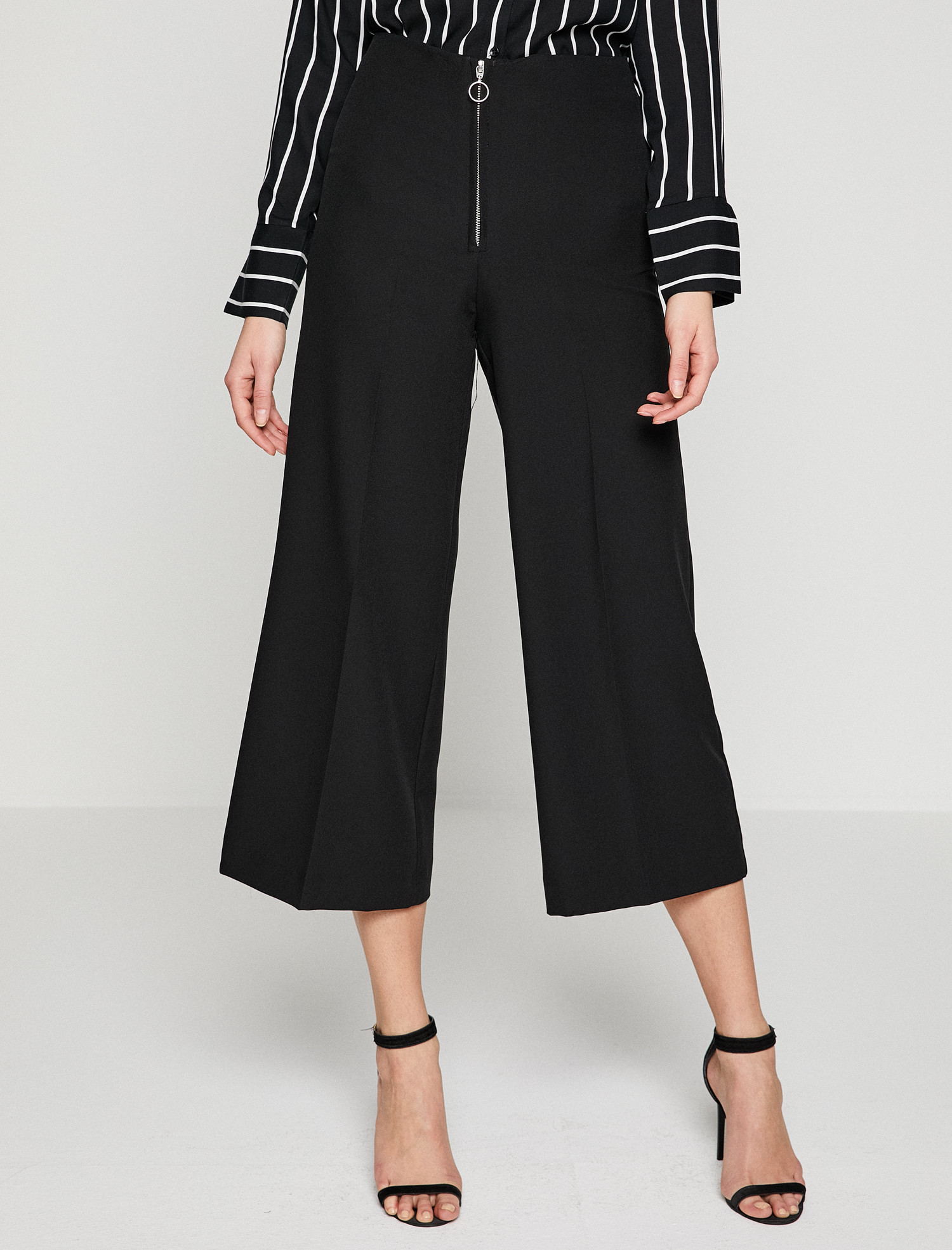 

Брюки Koton 8KAK43291EW-999 40 Black