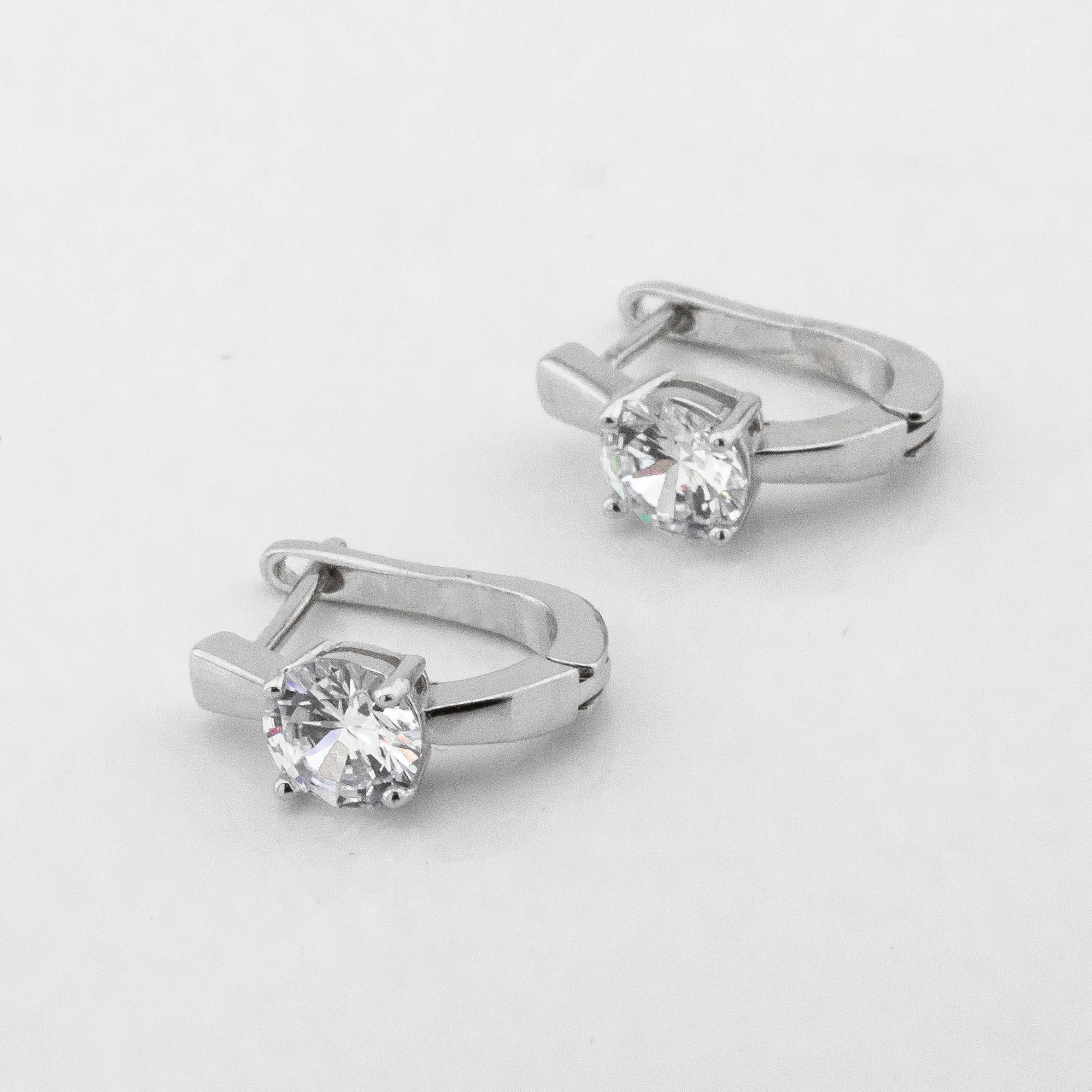 

Серебряные серьги с фианитами c121585 Диамант