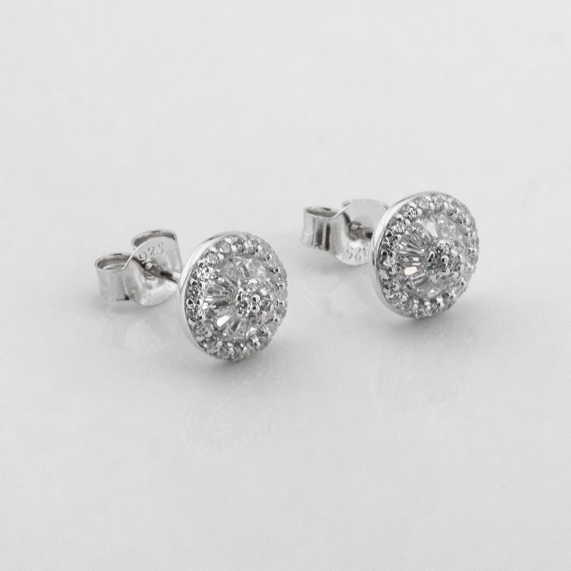 

Серебряные пусеты с фианитами c121590 Диамант