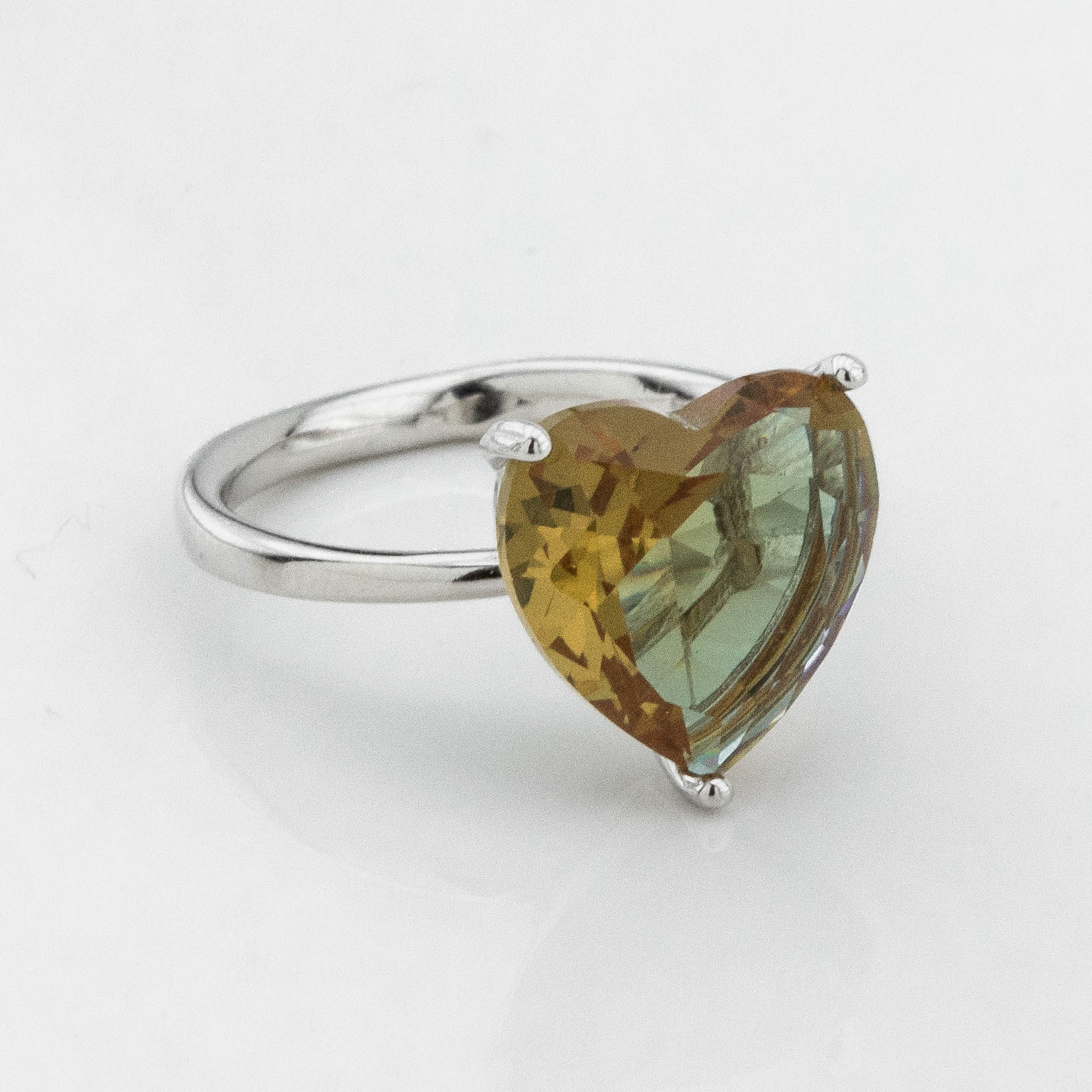 

Серебряное кольцо Сердце с султанитом K111684 Диамант, 17 размер