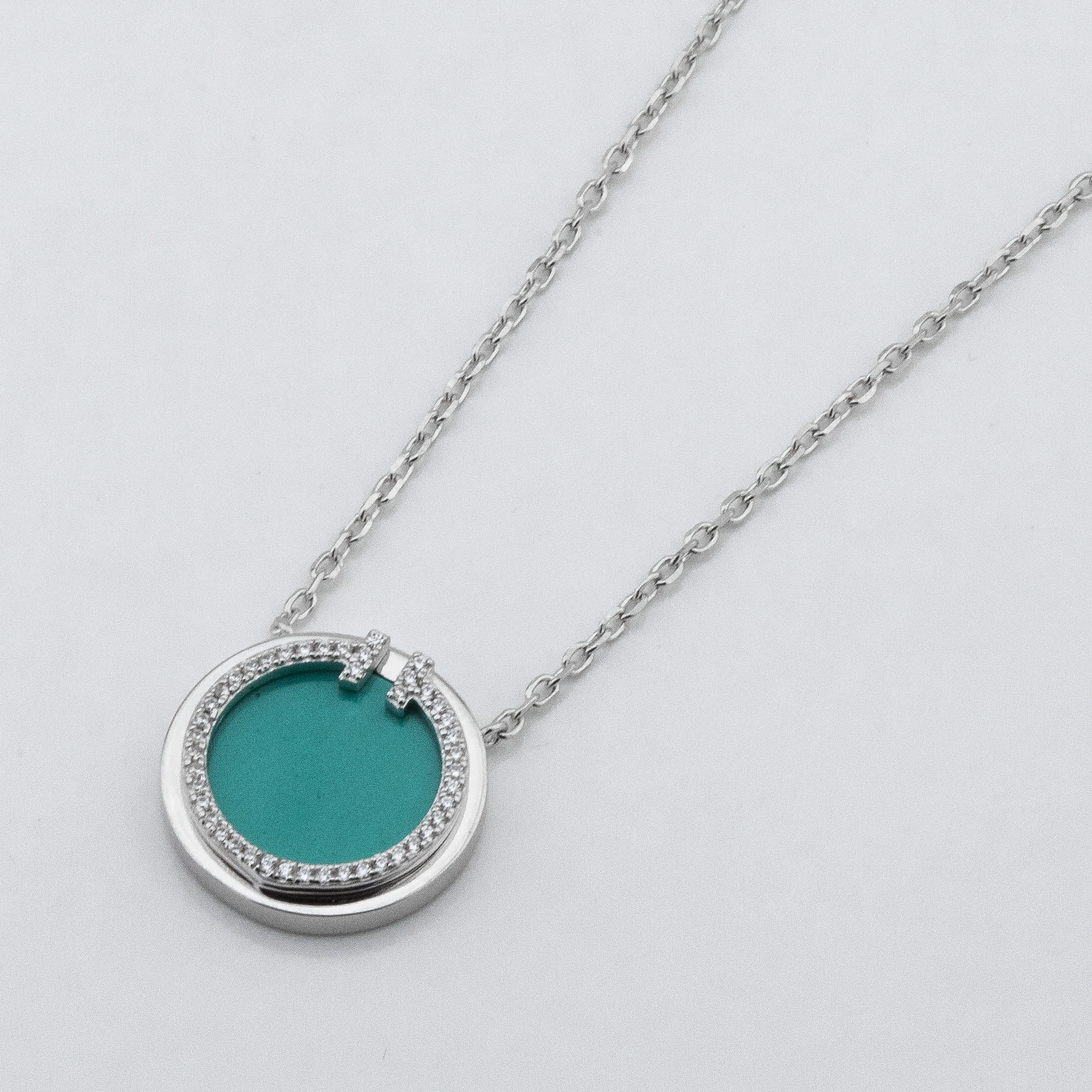 

Серебряное колье Т (эмаль, фианиты) ko14576 Диамант, 40 размер