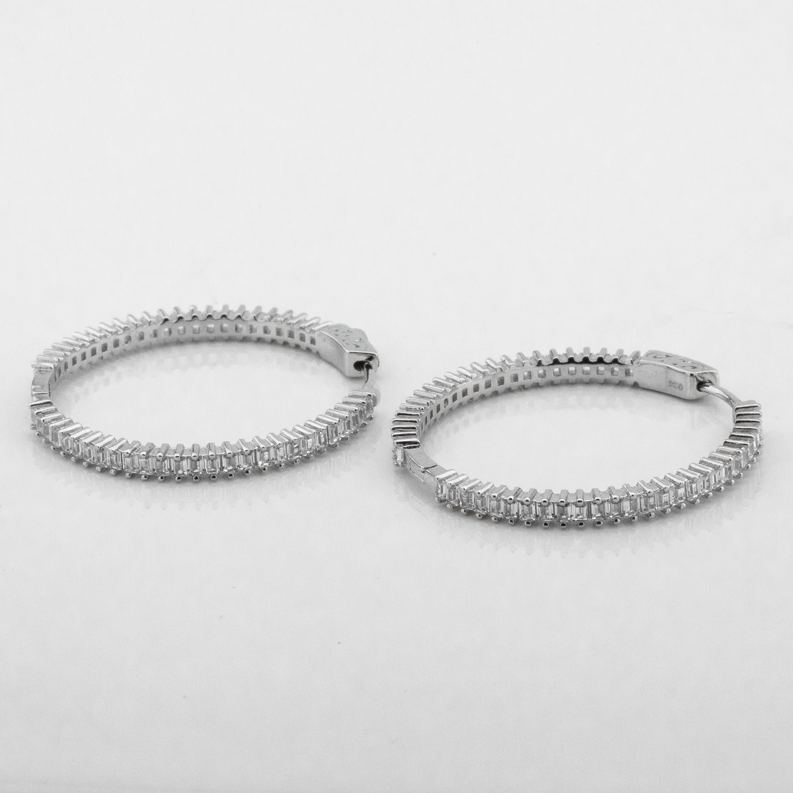

Серебряные серьги-кольца с фианитами c121703 Диамант