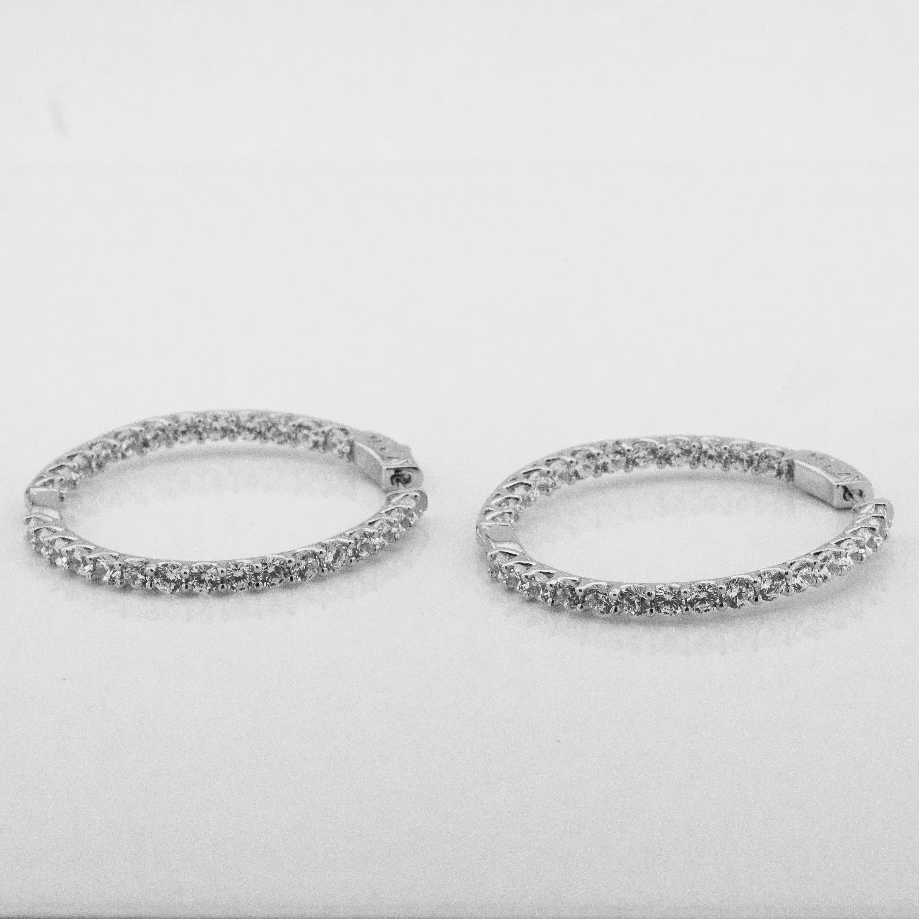 

Серебряные серьги-кольца с фианитами c121595 Диамант