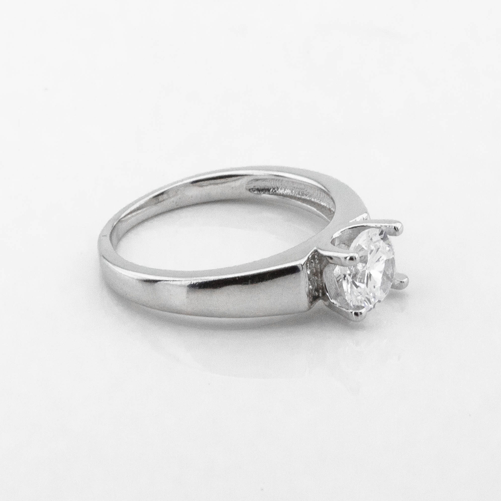 

Серебряное кольцо с фианитом K111682 Диамант, 17 размер