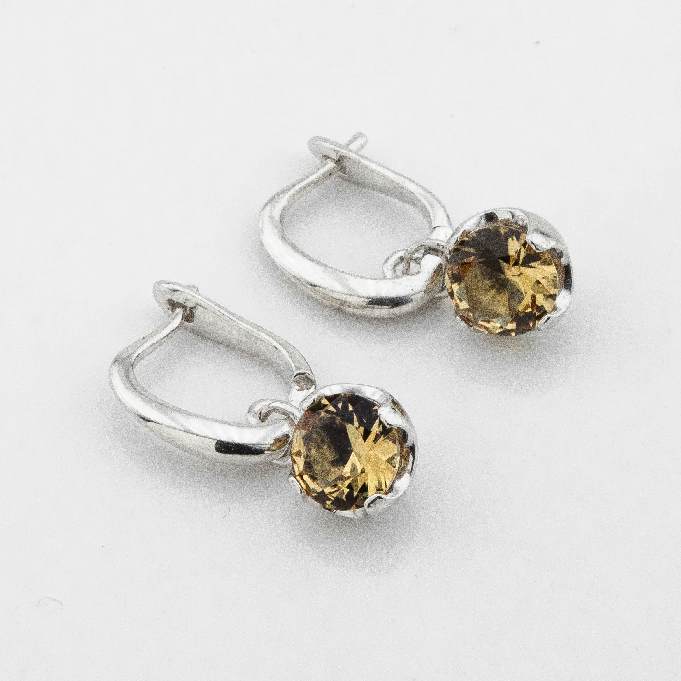 

Серебряные серьги с султанитами c121573 Диамант