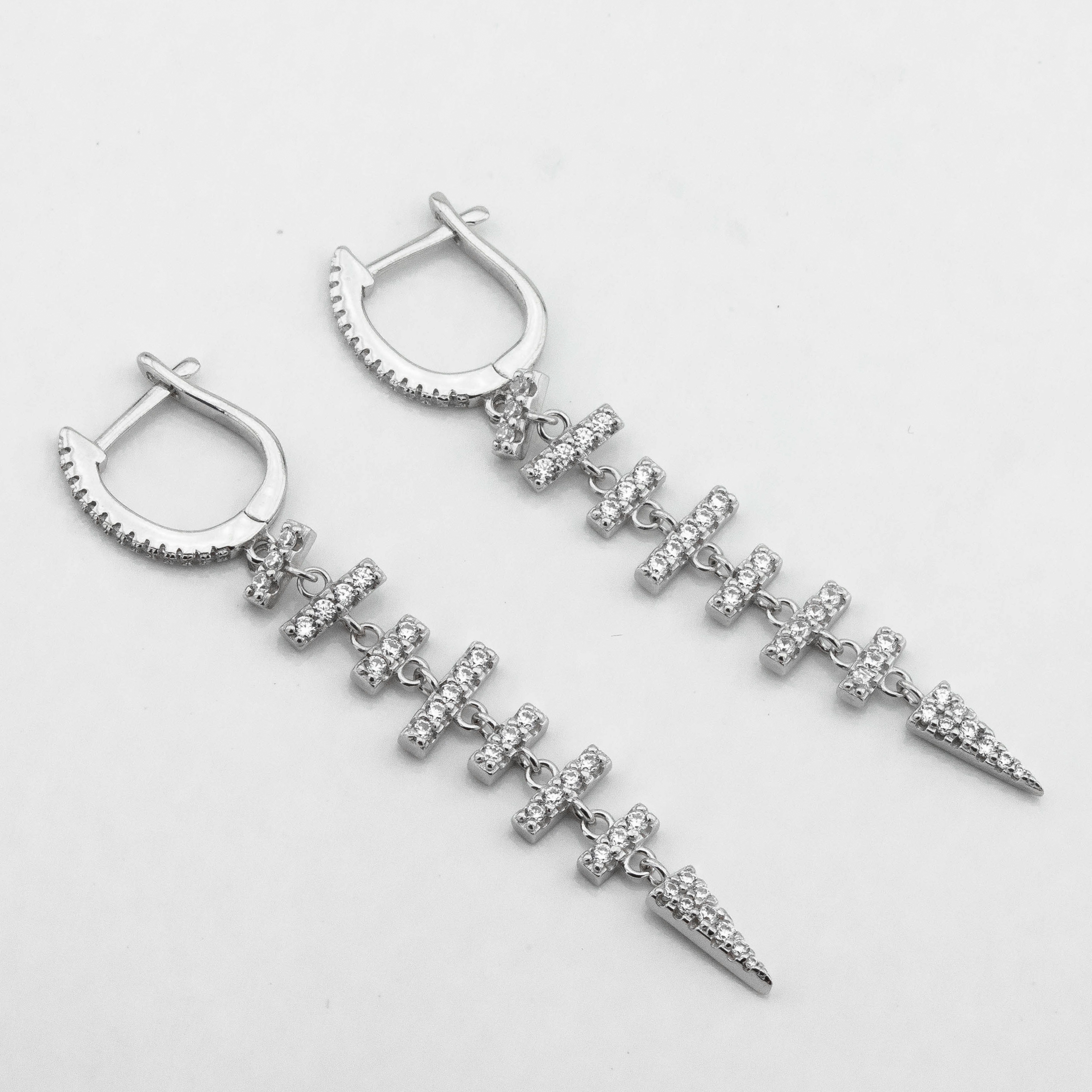 

Серебряные серьги с фианитами c121694 Диамант