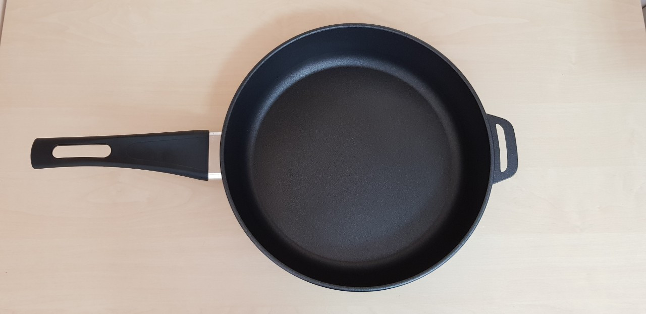 

Сковорода Талко Веста 28 см cо стеклянной крышкой и антипригарным покрытием черная