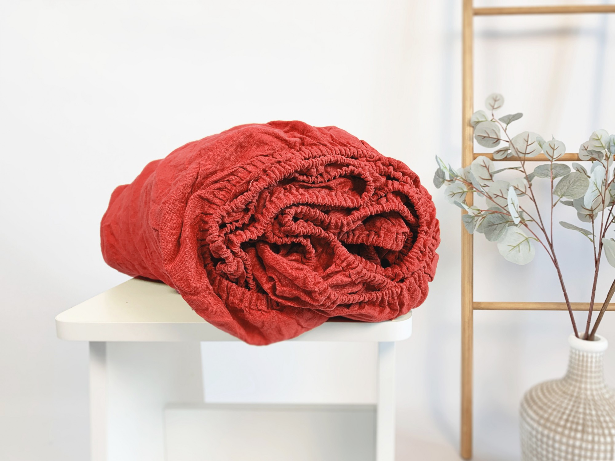 

Льняная простынь на резинке TouchableLinen 100x200x25 см Красный