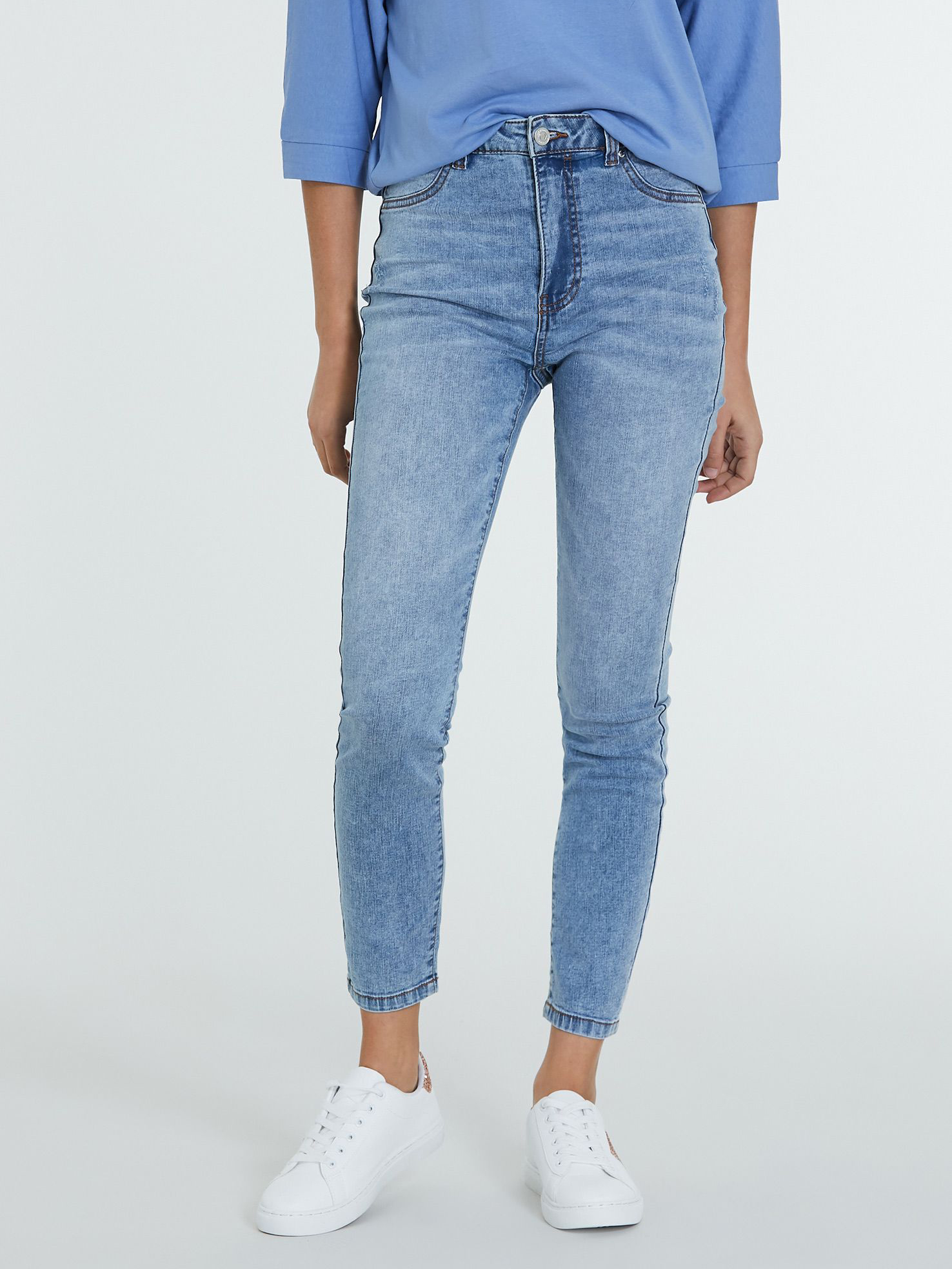 

Джинсы Piazza Italia 38526-58066 44 Light Denim