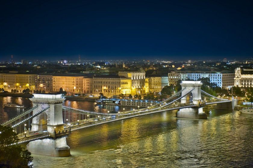 

Панорамные фотообои Vitrina Ночной город 100x100 см (20043)