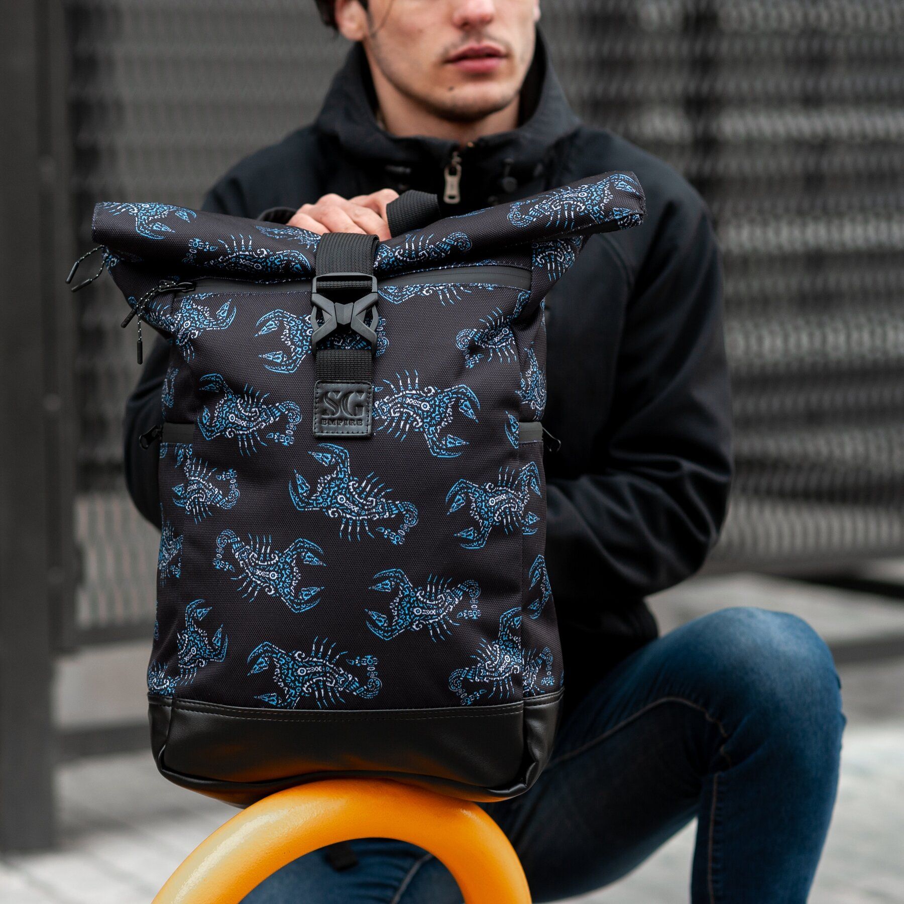 

Рюкзак роллтоп SG Empire Travel bag скорпион черный RKTB04074
