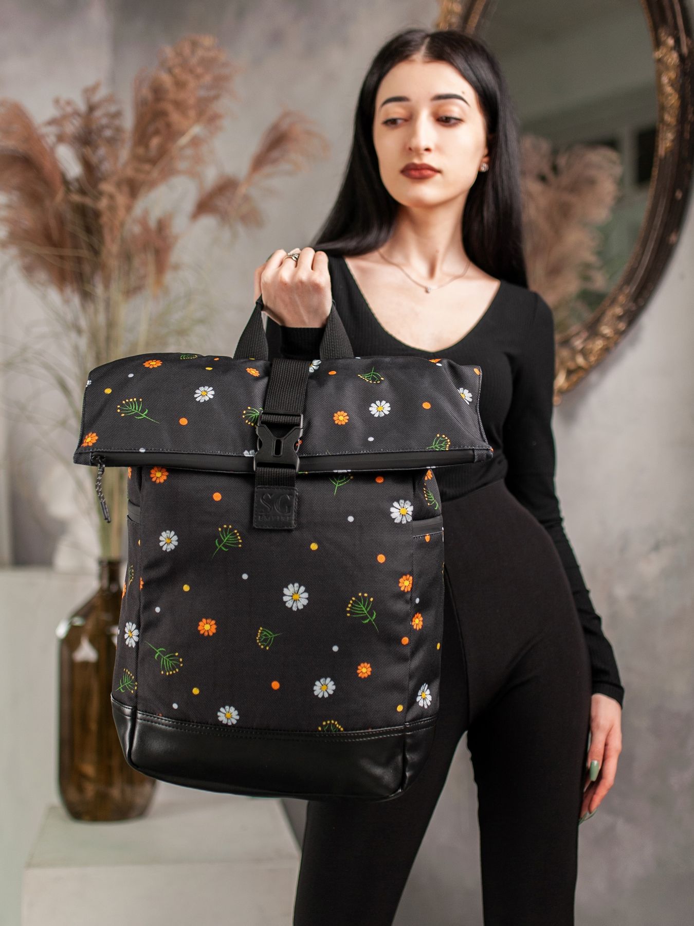 

Рюкзак роллтоп SG Empire Travel bag ромашки черная RKTB04143