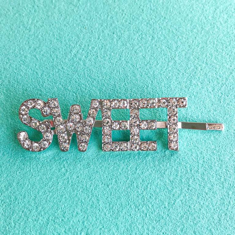 

Заколка невидимка из серебристого металла со словом SWEET Zhimly Серебристый
