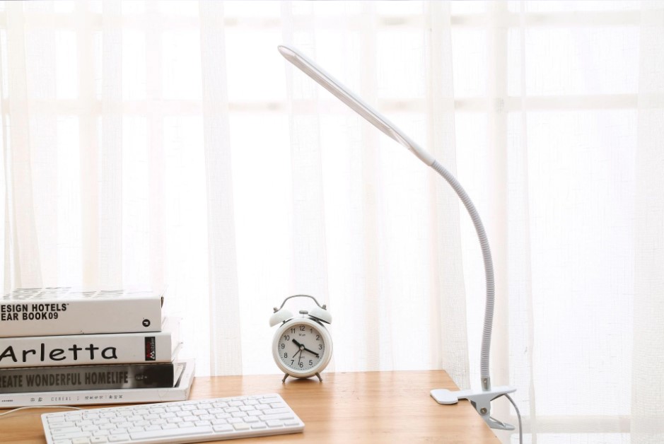

Светодиодная настольная лампа Q-LED от USB 24 LED на прищепке белая