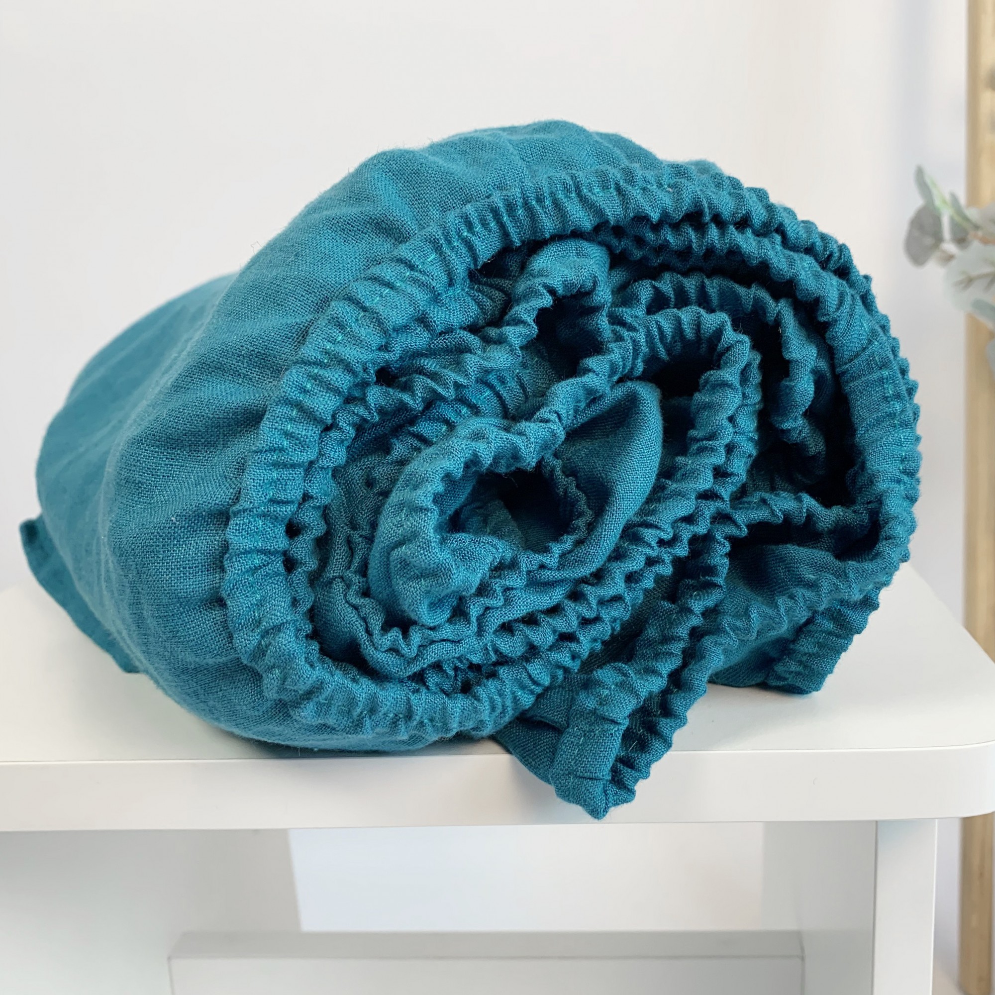 

Льняная простынь на резинке TouchableLinen 140x200x25 см Темно бирюзовый