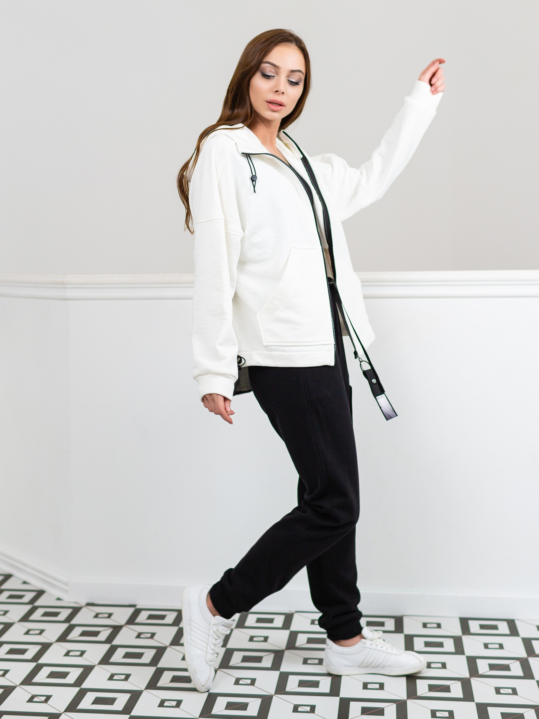 

Костюм спортивный тройка "Джейкоб" (белый+черный) -(M-L, Костюм спортивный тройка "Джейкоб" (белый+черный) 46-48(M-L)