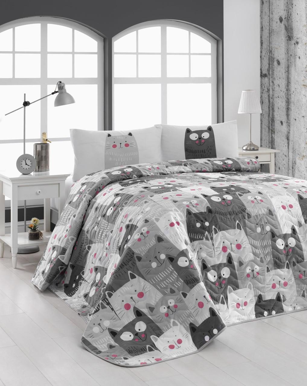 

Покрывало стеганное с наволочками Eponj Home - DuvardaKediler gri серый 200*220