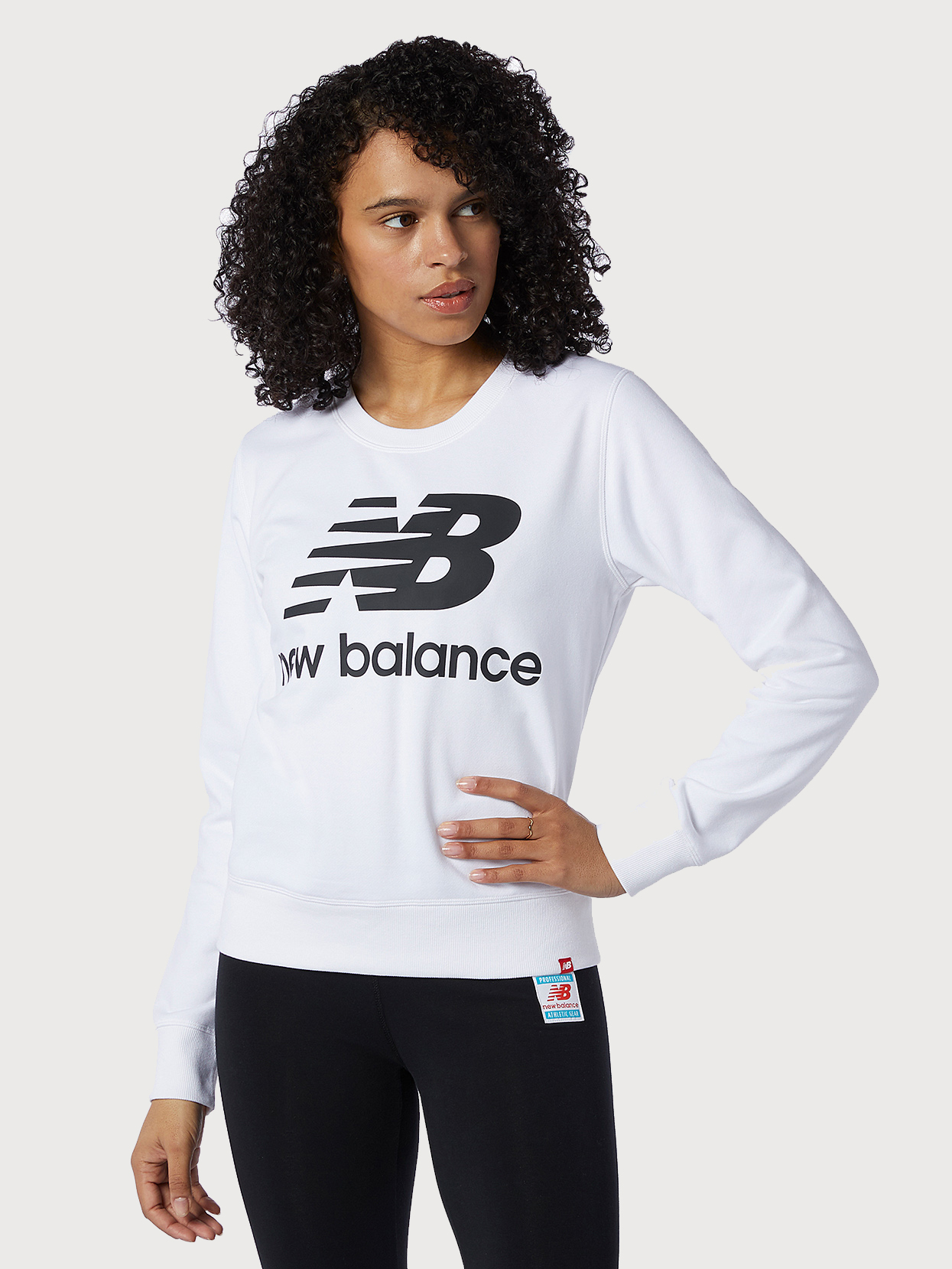 

Свитшот New Balance Essentials Crew WT03551WK L Белый