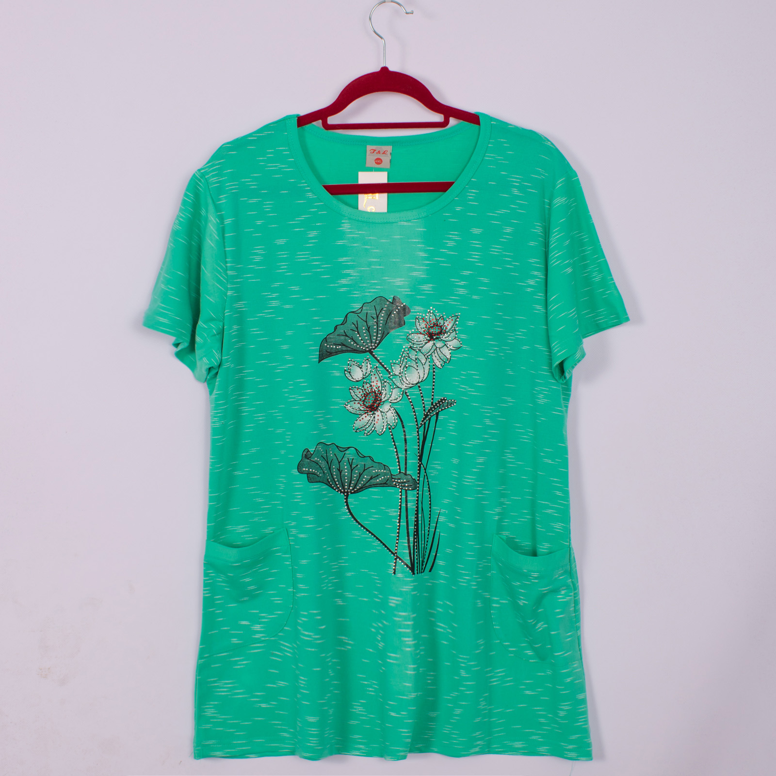 

Футболка летняя женская с разноцветными стразами Collection A53-1 6XL. Размер 58-60